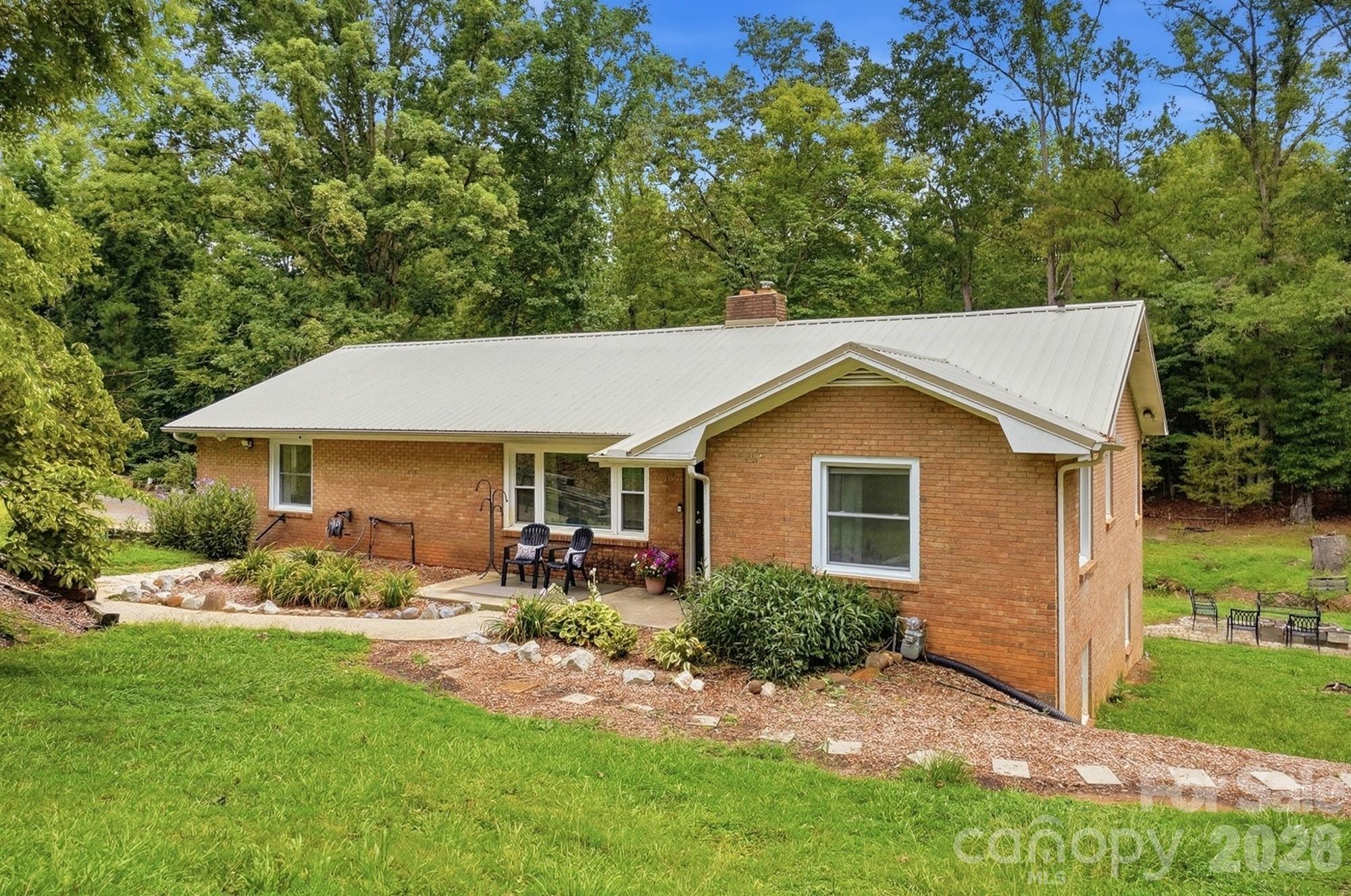 1021 Wedgewood Road — Lancaster