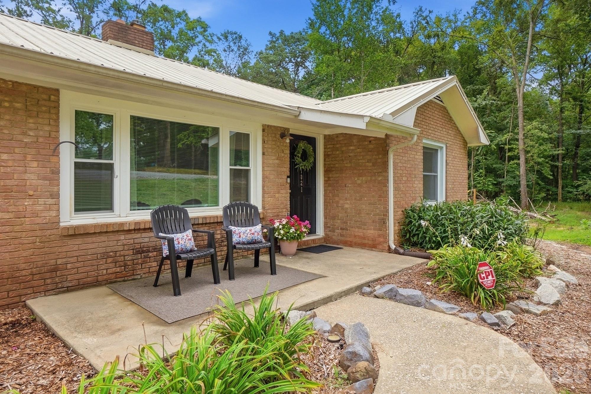 1021 Wedgewood Road — Lancaster