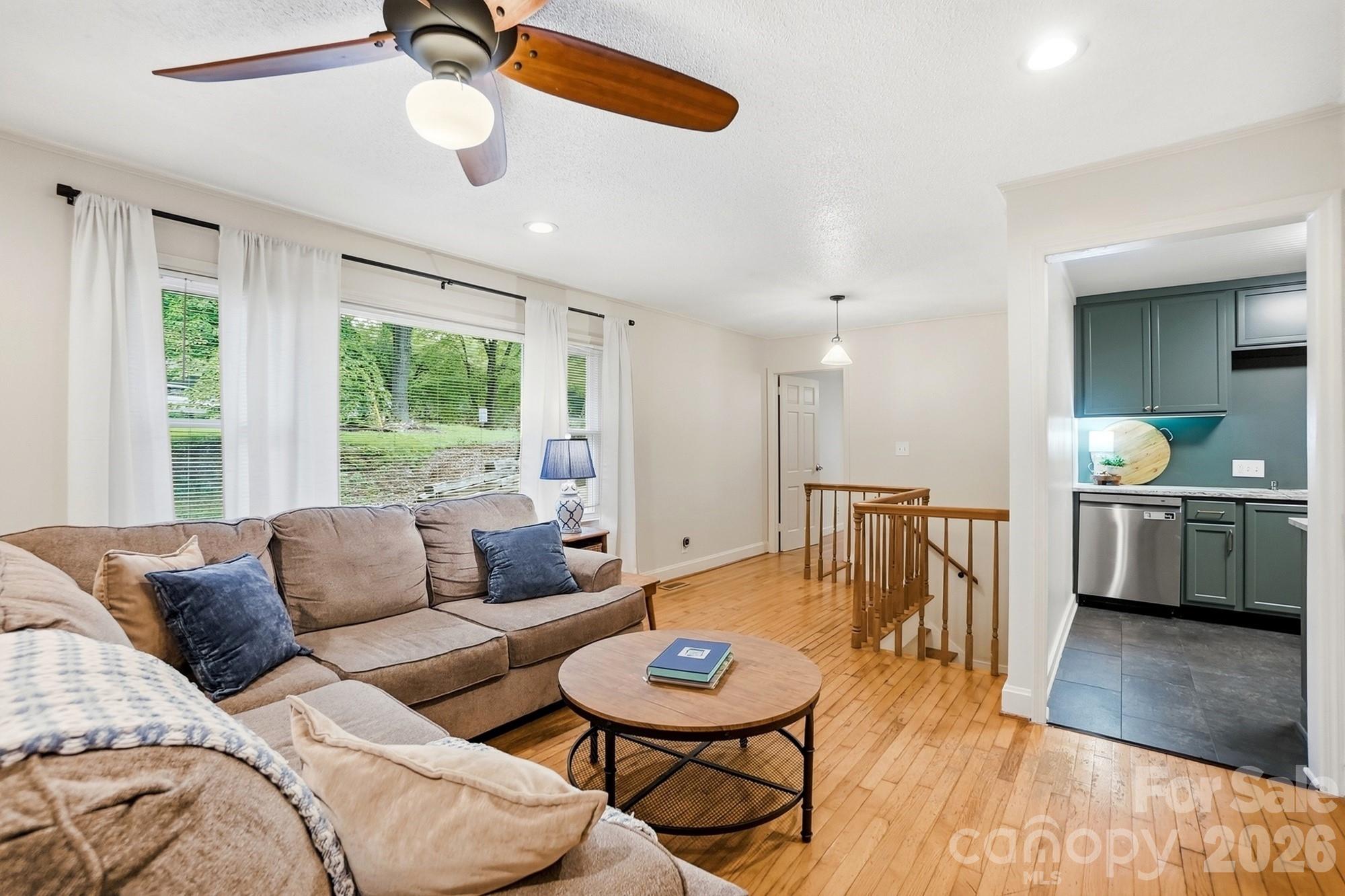 1021 Wedgewood Road — Lancaster