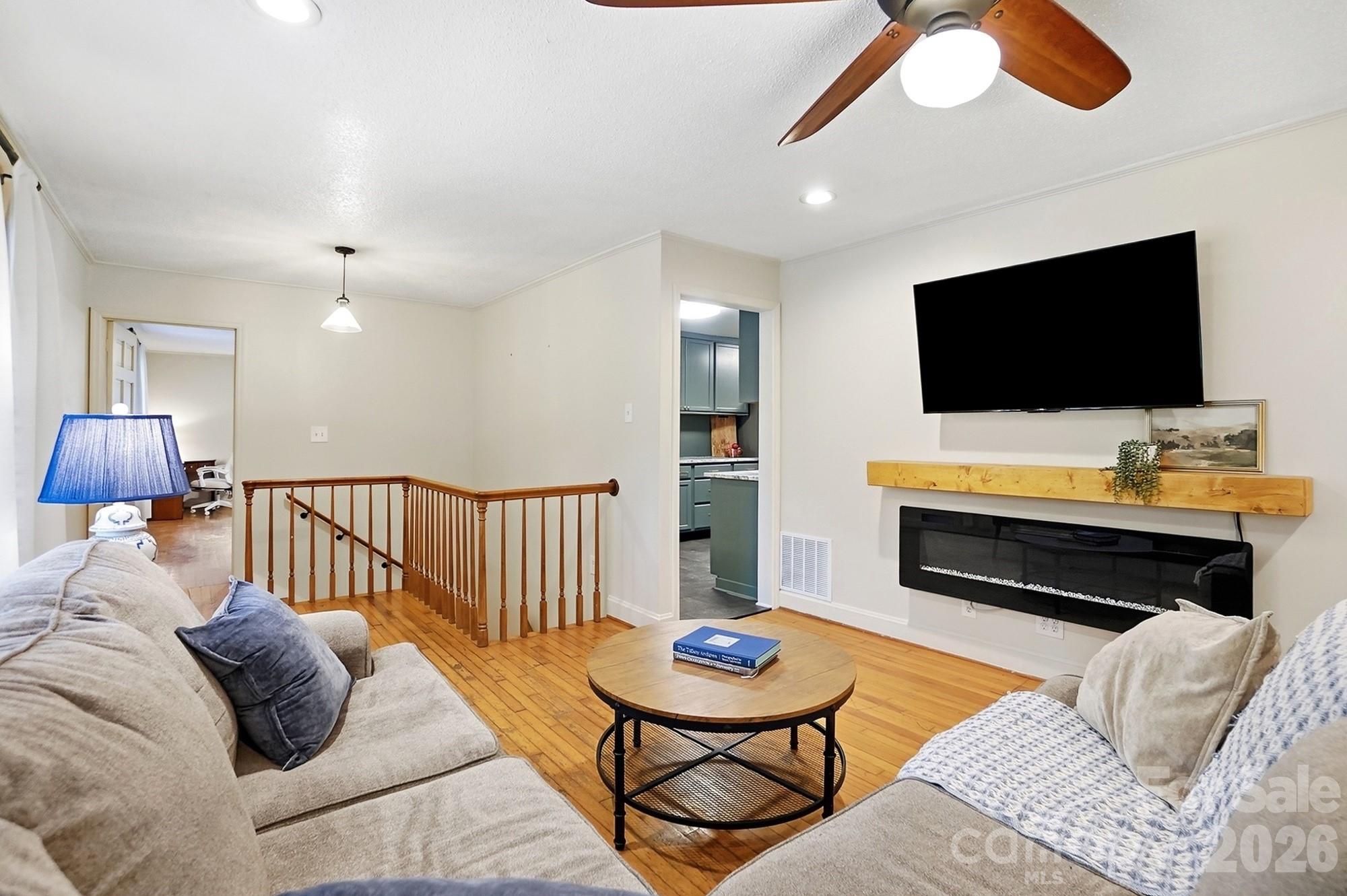 1021 Wedgewood Road — Lancaster