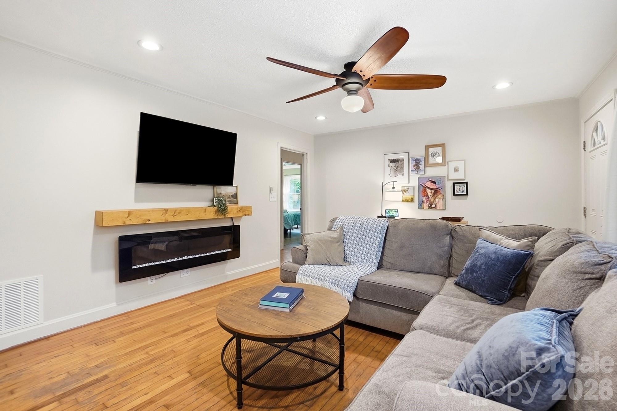1021 Wedgewood Road — Lancaster