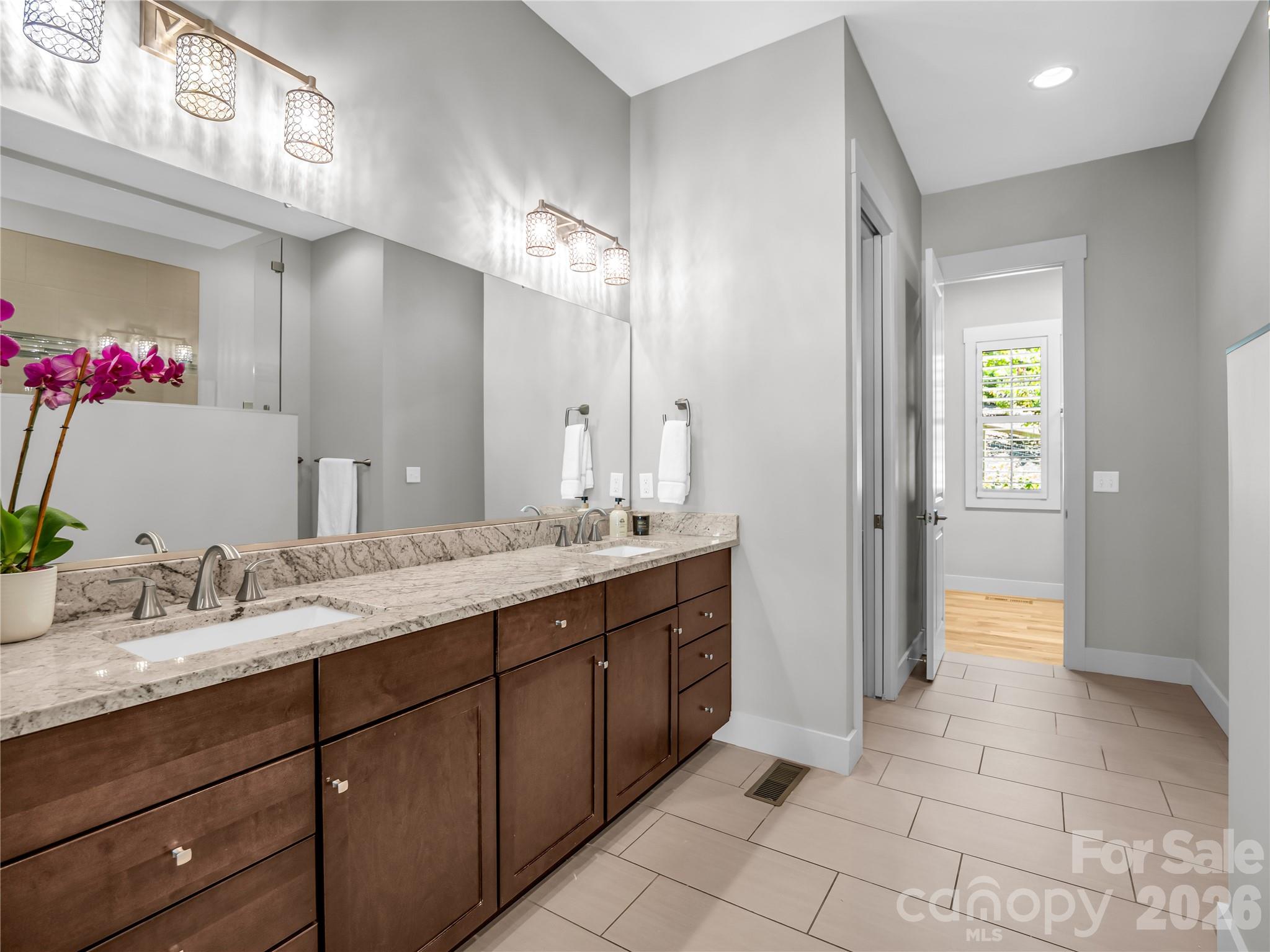 122 Cisco Road — Asheville