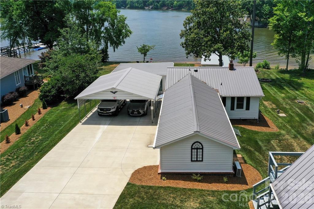 2113 Warf Road — Lexington