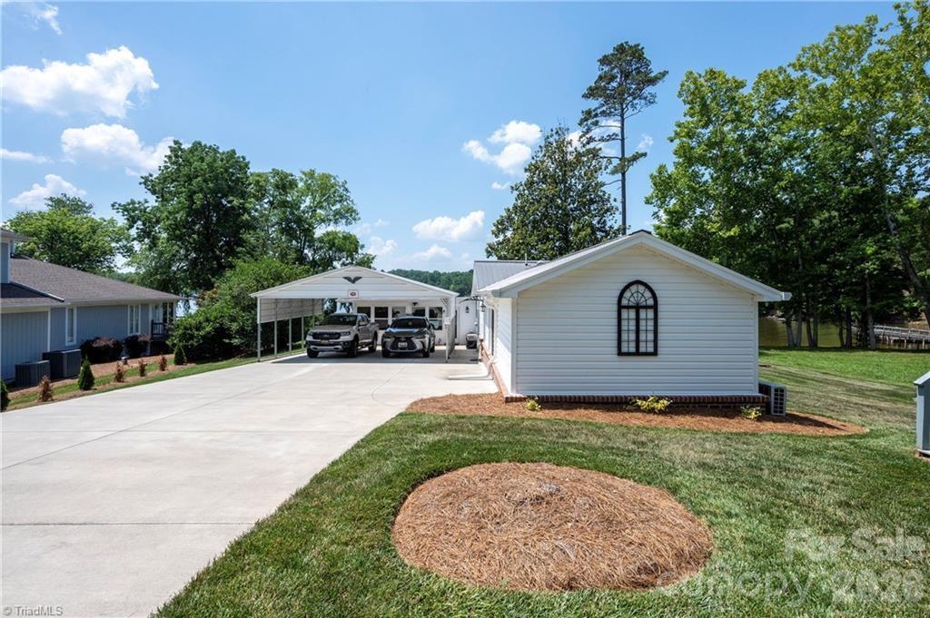 2113 Warf Road — Lexington