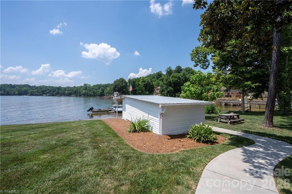 2113 Warf Road — Lexington