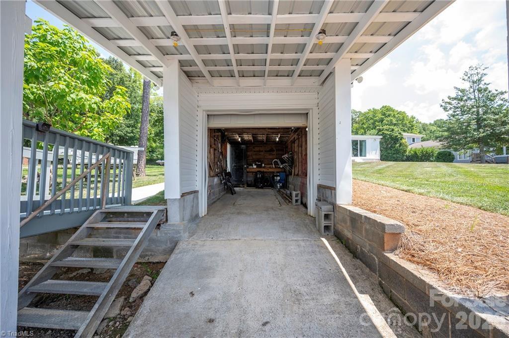 2113 Warf Road — Lexington