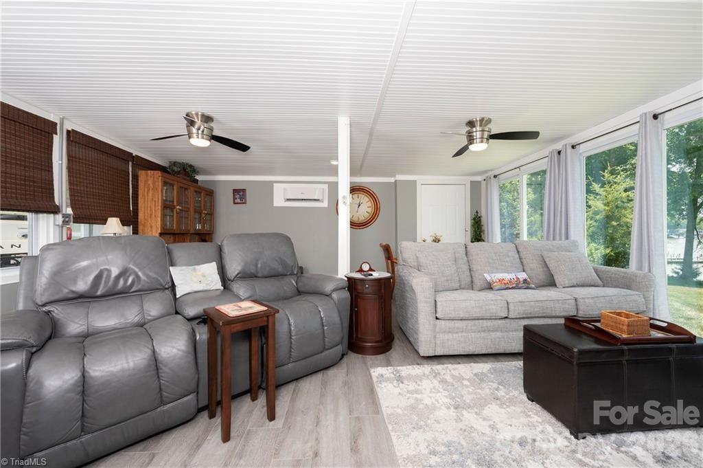 2113 Warf Road — Lexington