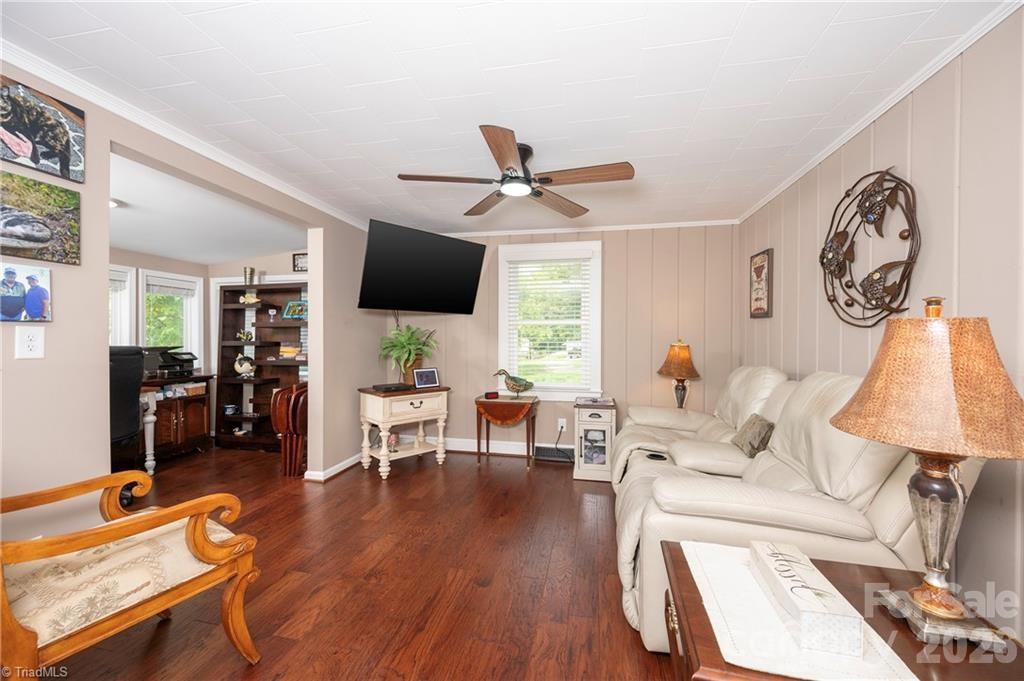 2113 Warf Road — Lexington
