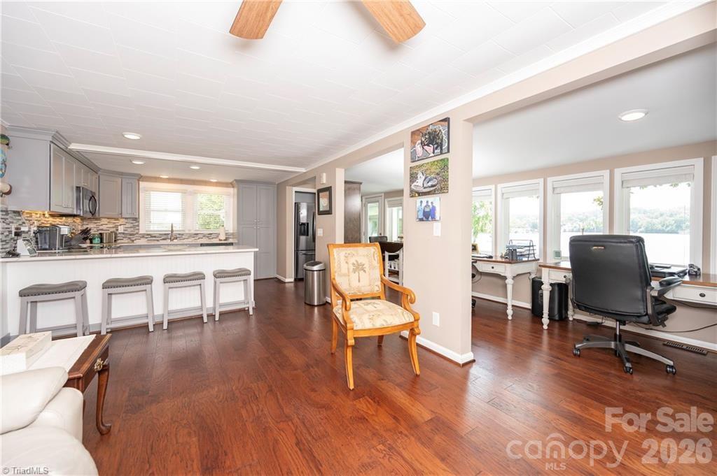 2113 Warf Road — Lexington