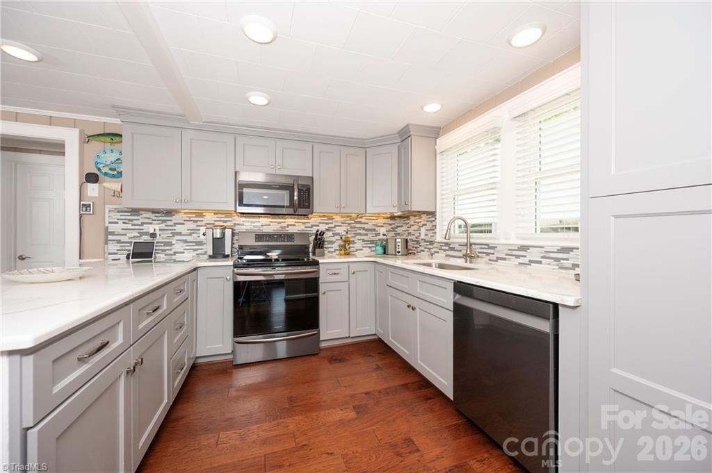 2113 Warf Road — Lexington