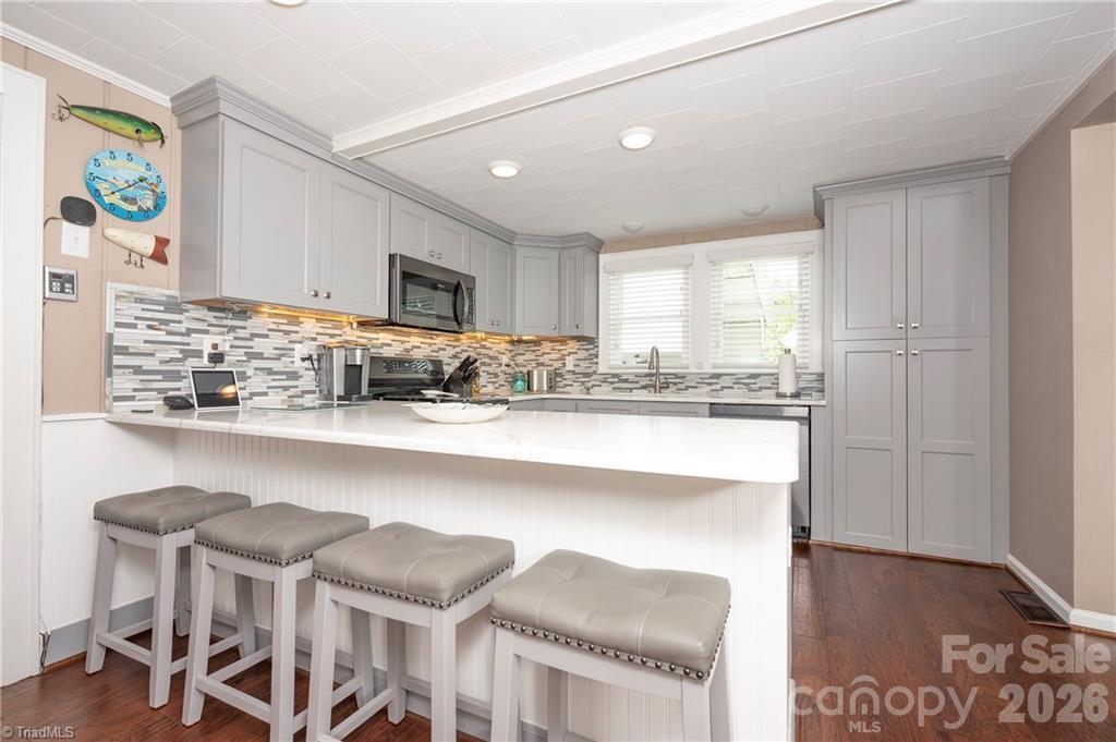2113 Warf Road — Lexington