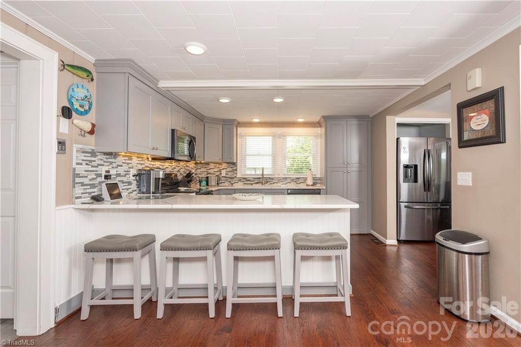 2113 Warf Road — Lexington
