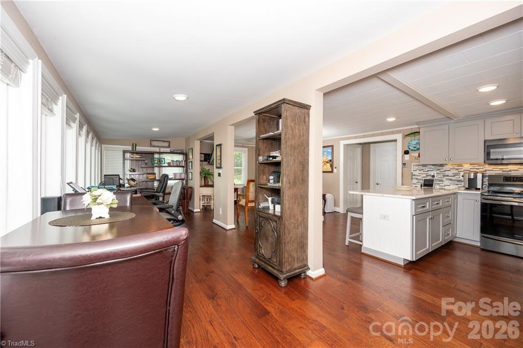 2113 Warf Road — Lexington