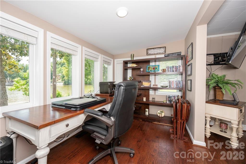 2113 Warf Road — Lexington