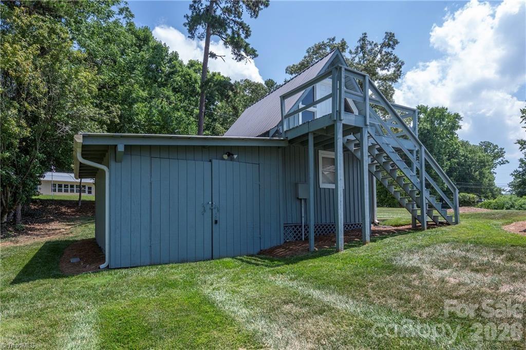 2113 Warf Road — Lexington