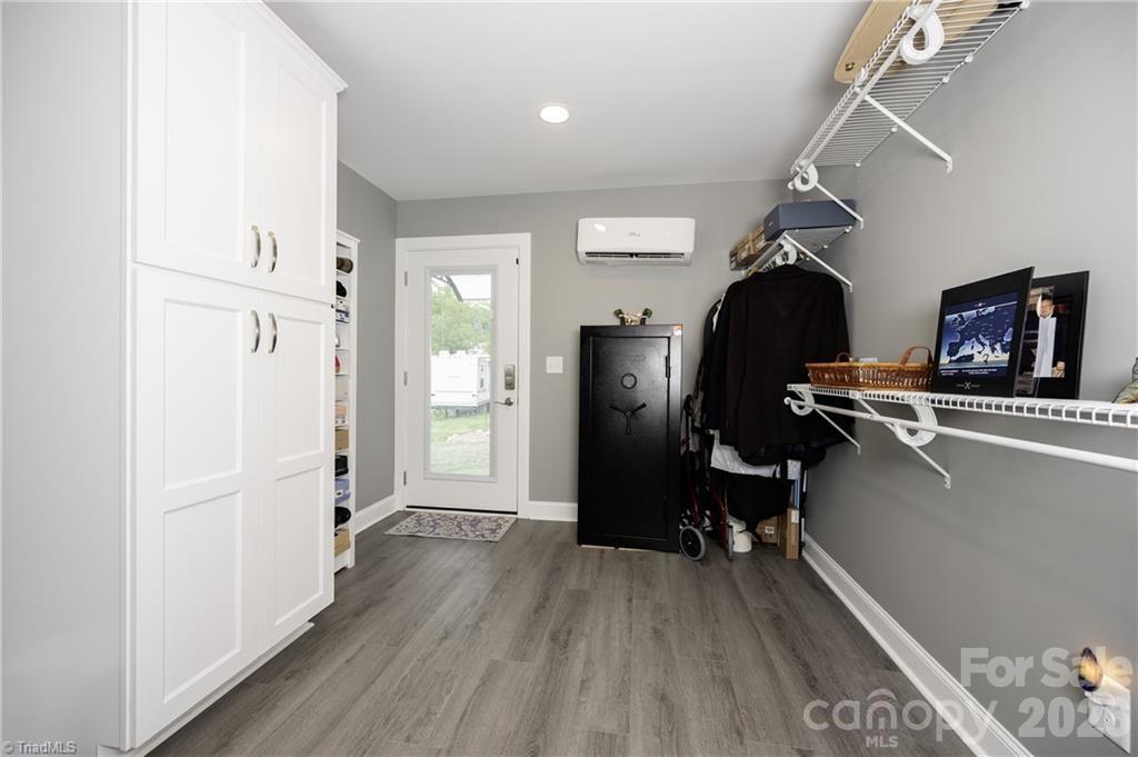 2113 Warf Road — Lexington