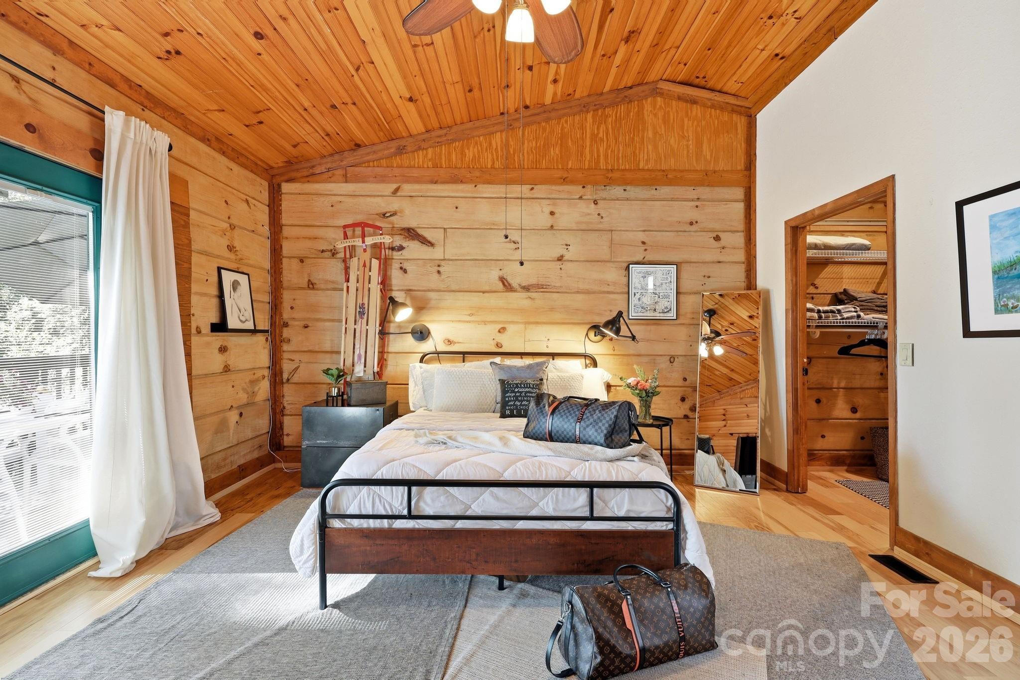 619 Leisure Lane — Burnsville