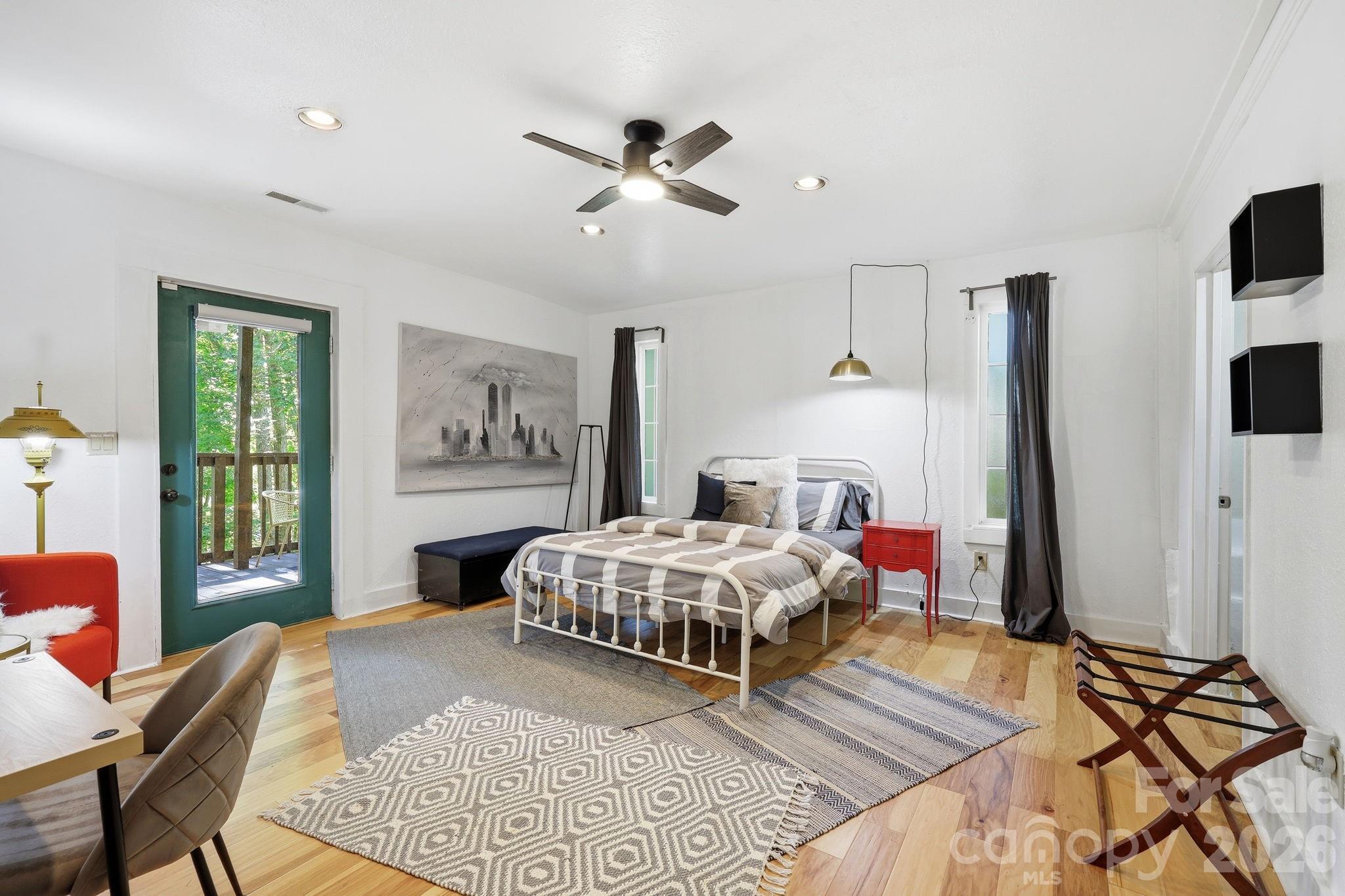 619 Leisure Lane — Burnsville