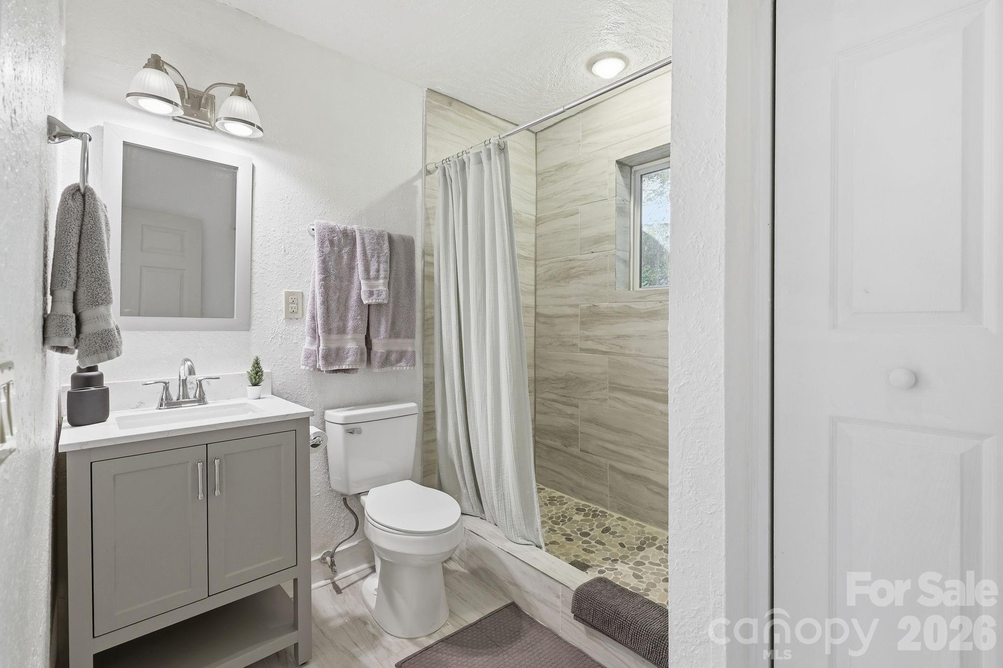 619 Leisure Lane — Burnsville
