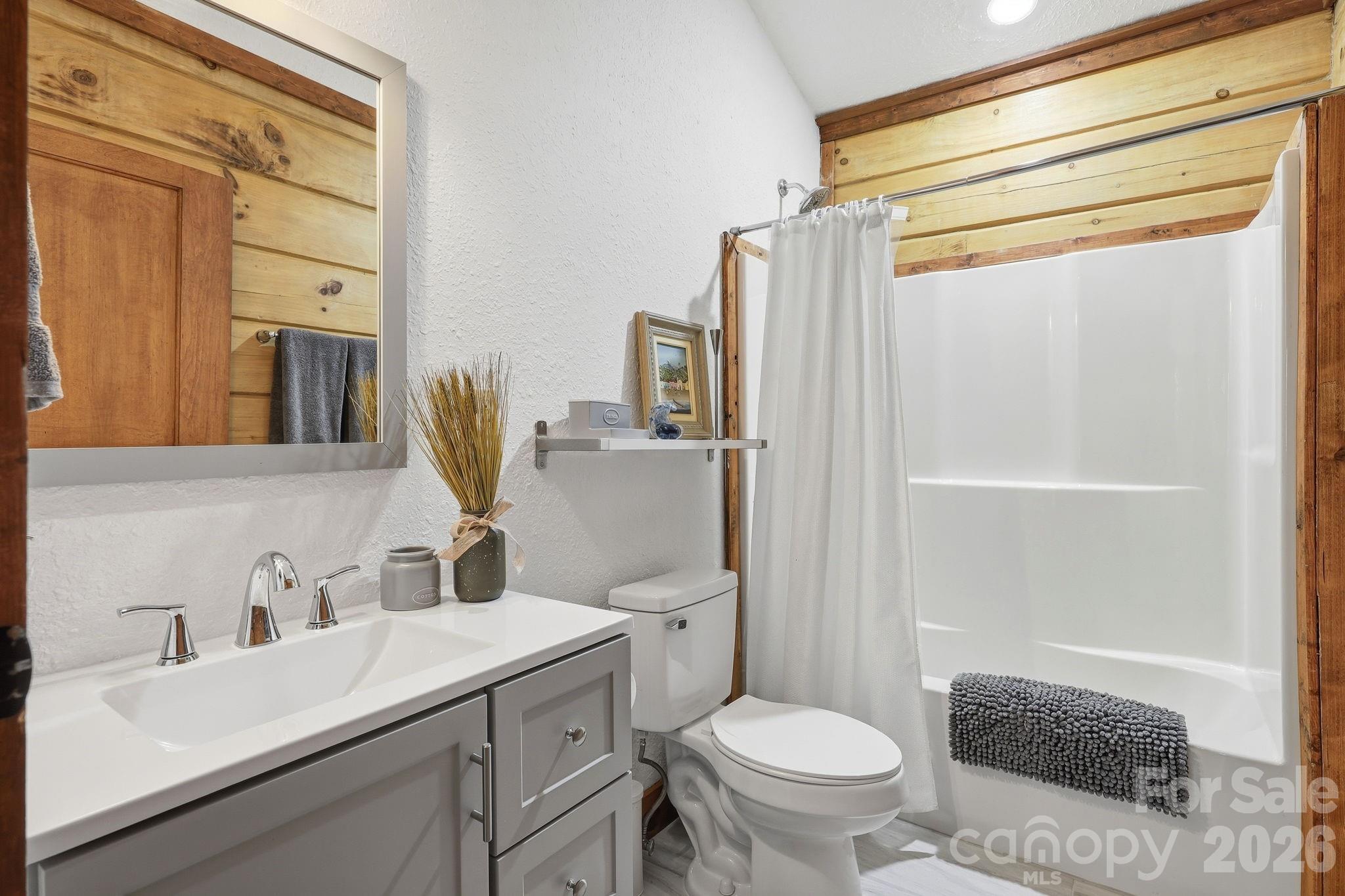 619 Leisure Lane — Burnsville