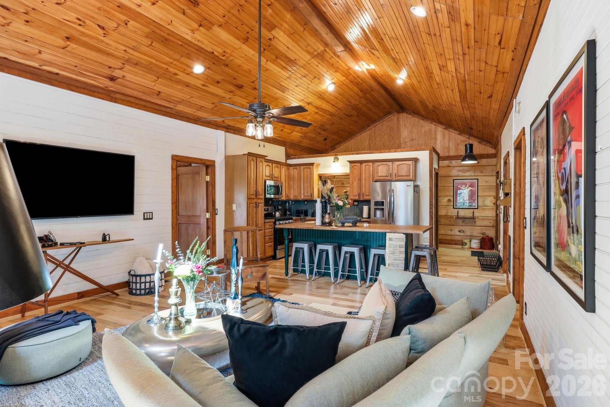 619 Leisure Lane — Burnsville