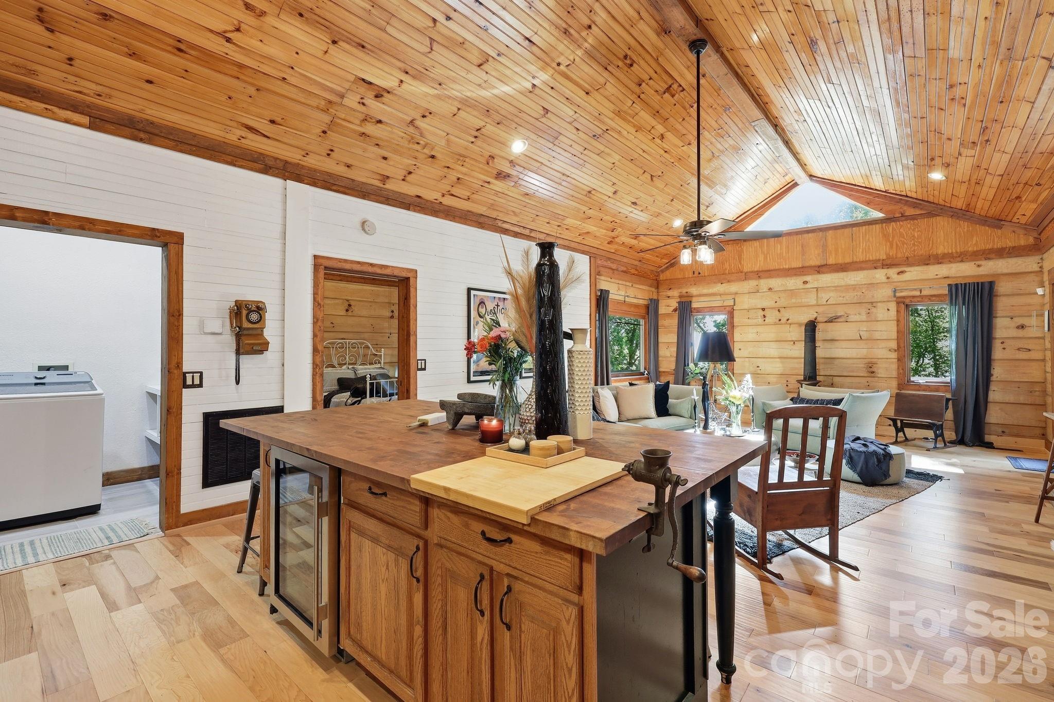 619 Leisure Lane — Burnsville