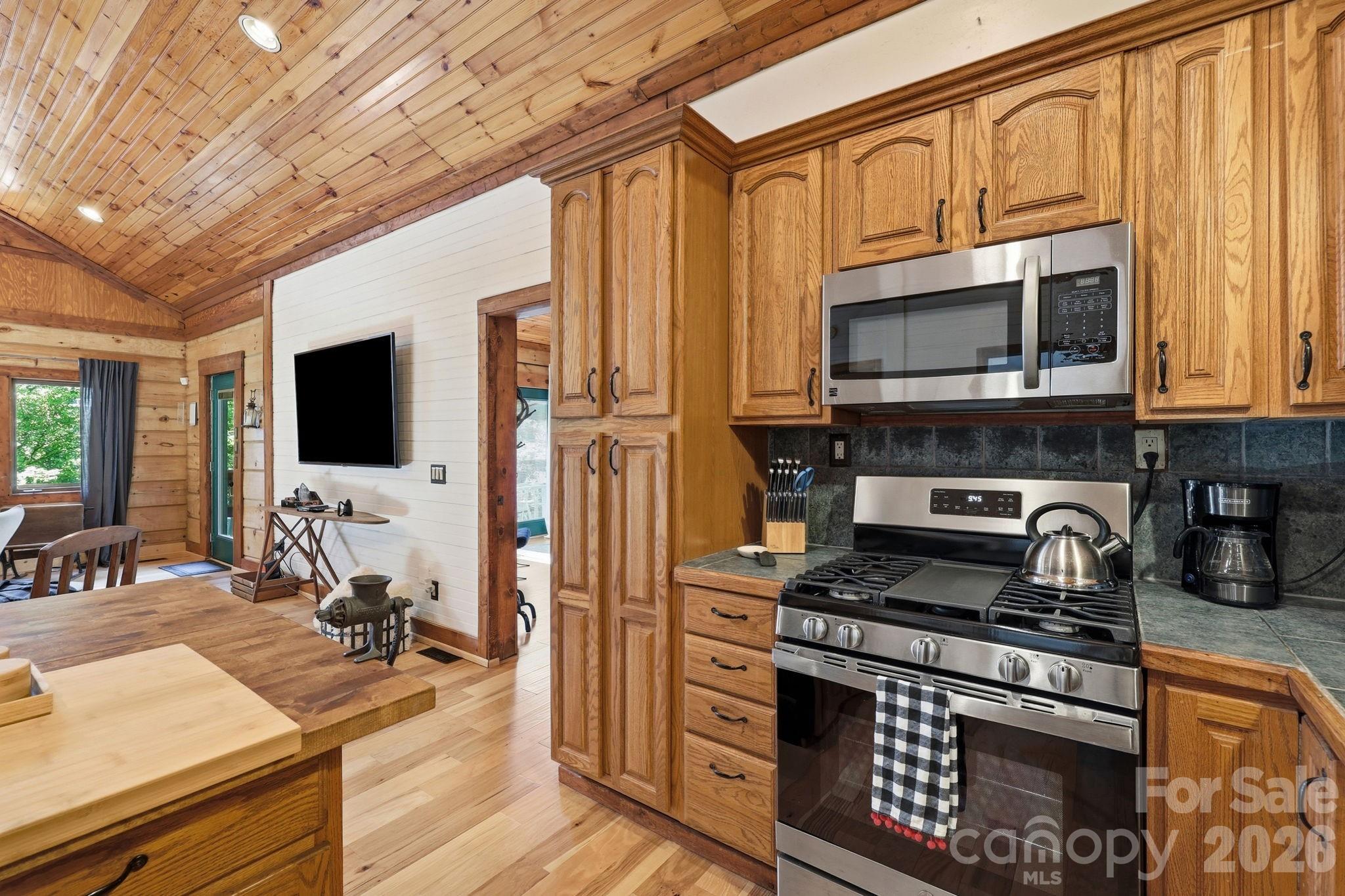619 Leisure Lane — Burnsville