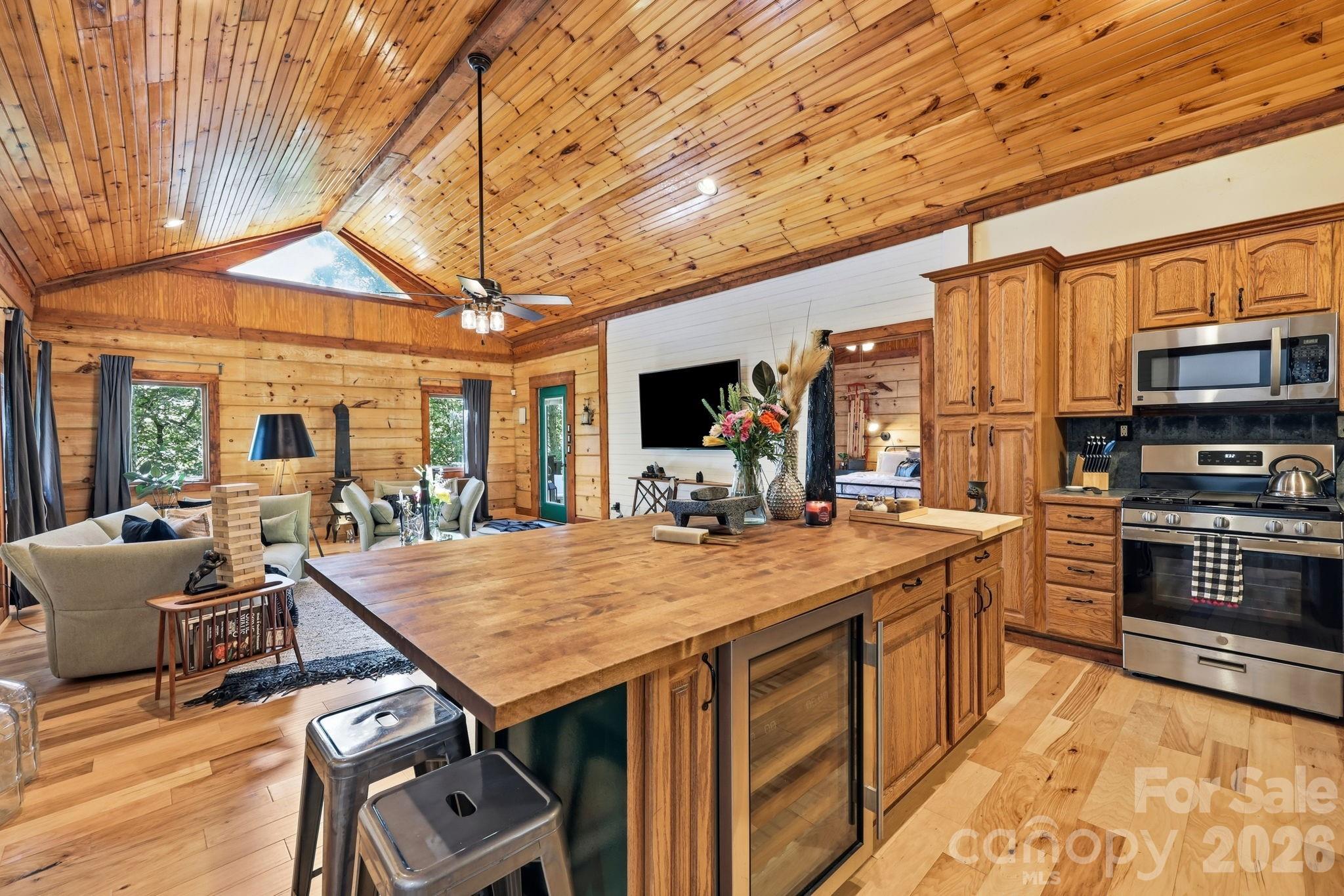 619 Leisure Lane — Burnsville