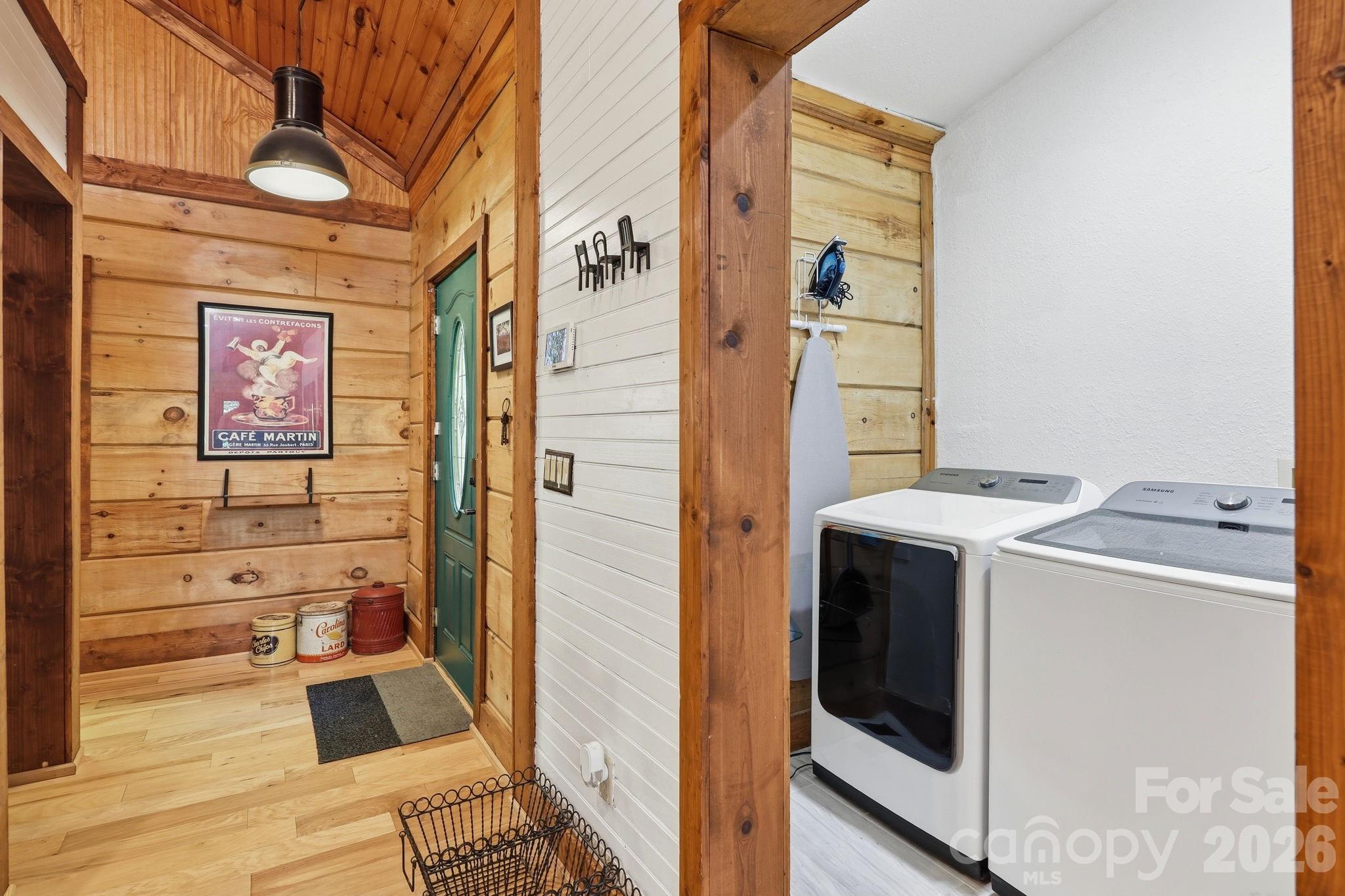 619 Leisure Lane — Burnsville
