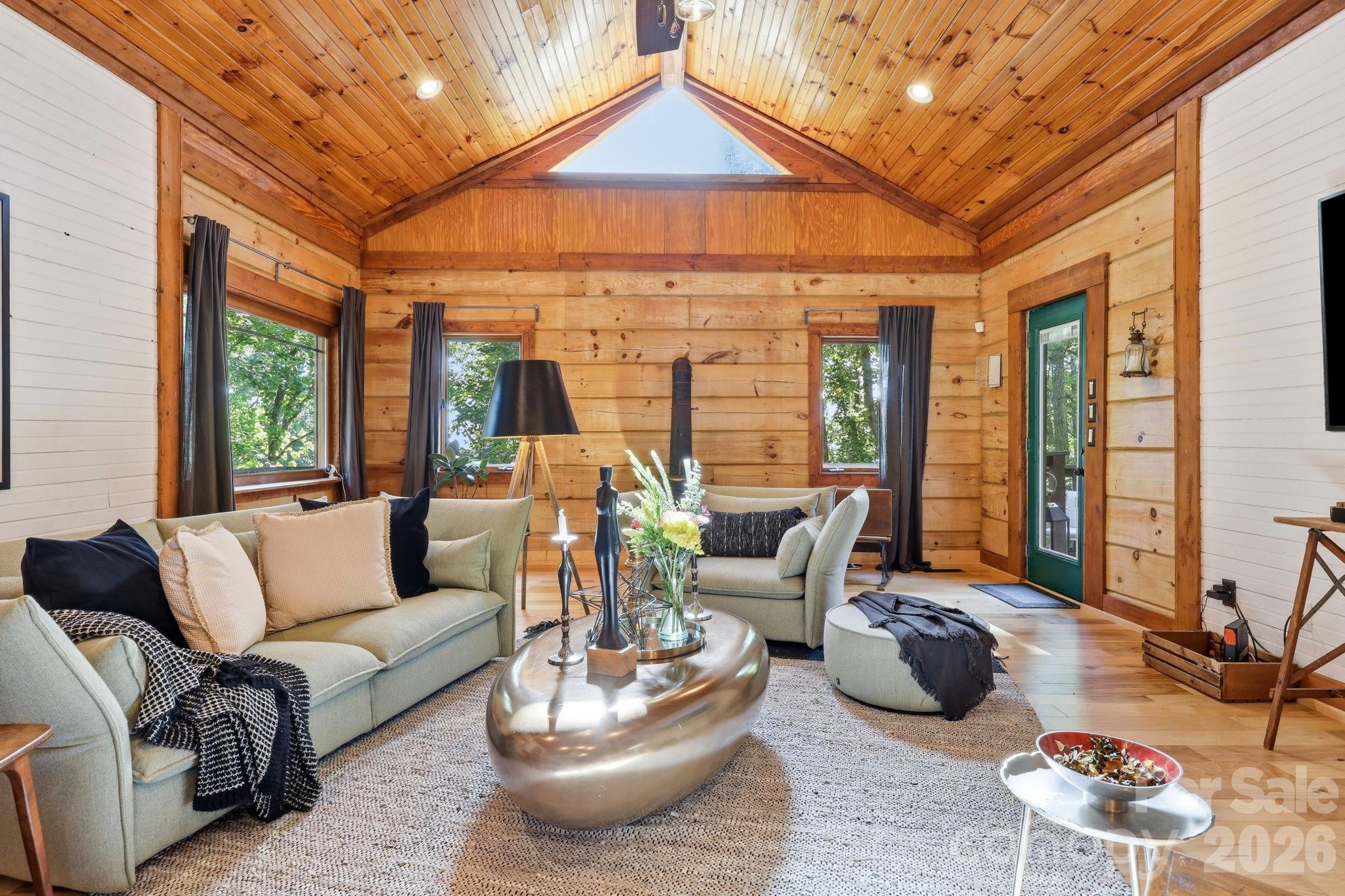 619 Leisure Lane — Burnsville