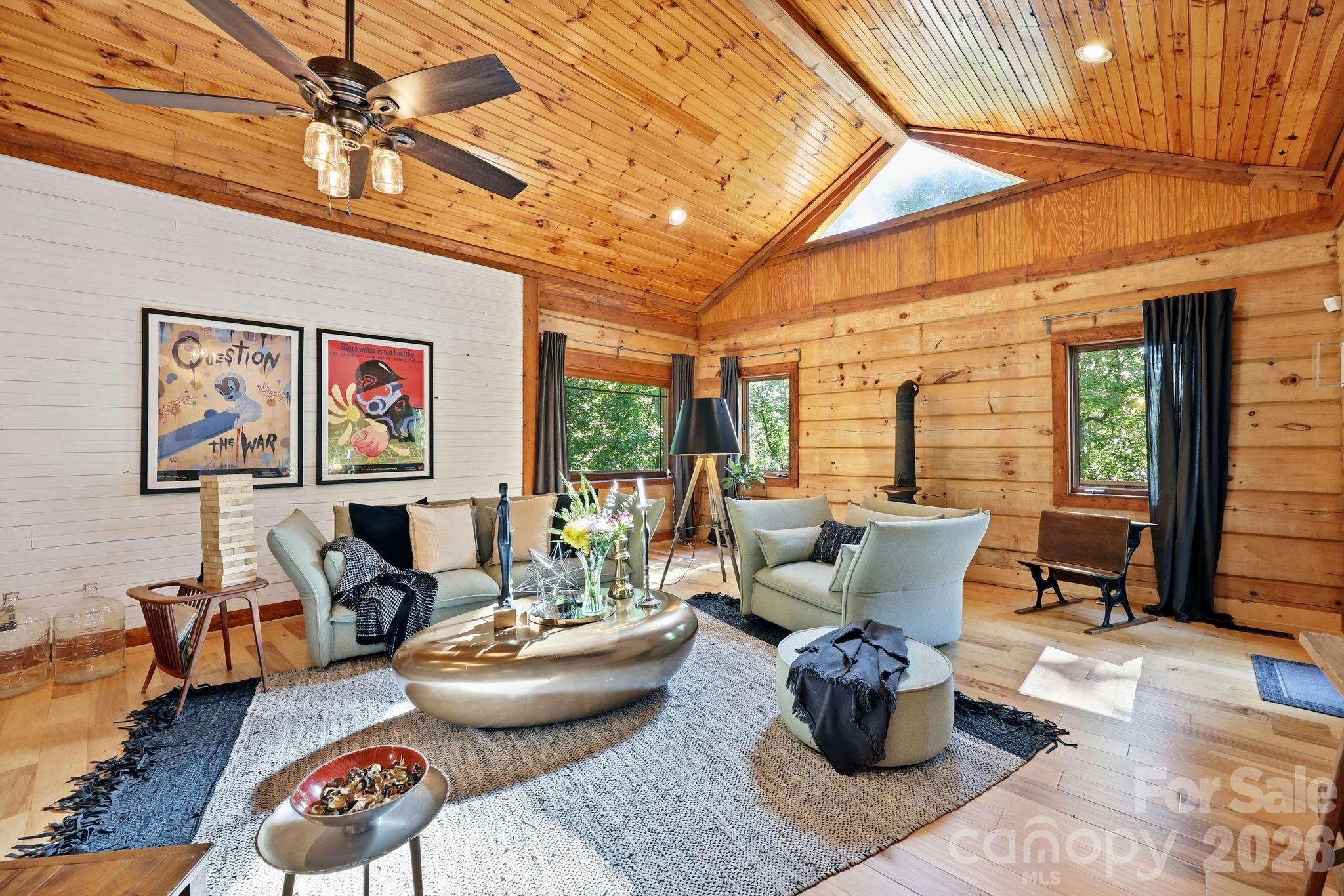 619 Leisure Lane — Burnsville