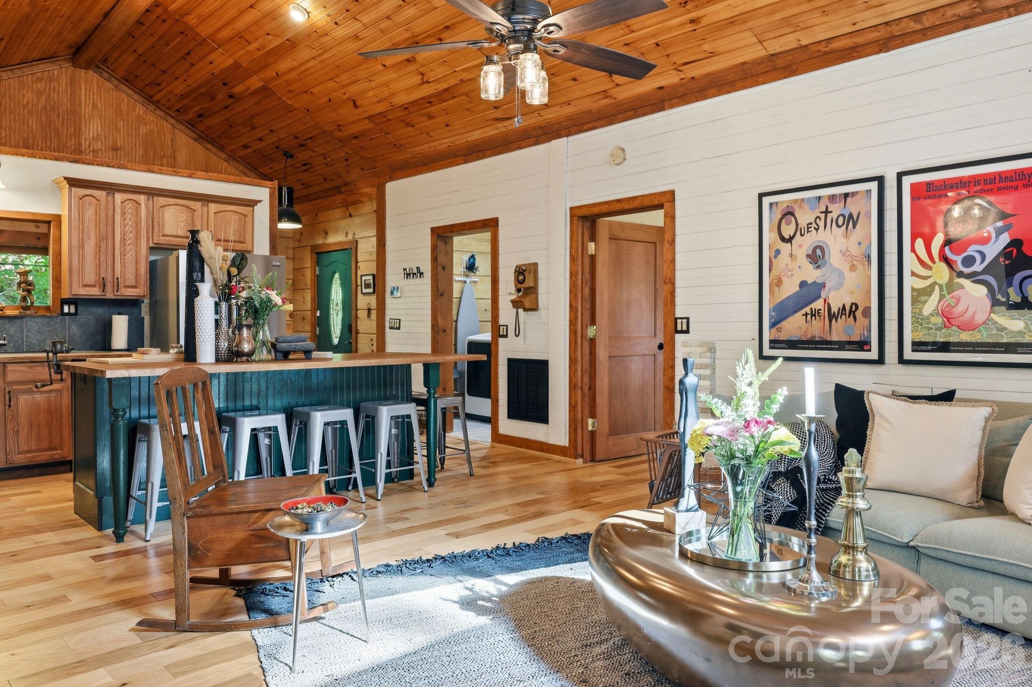 619 Leisure Lane — Burnsville
