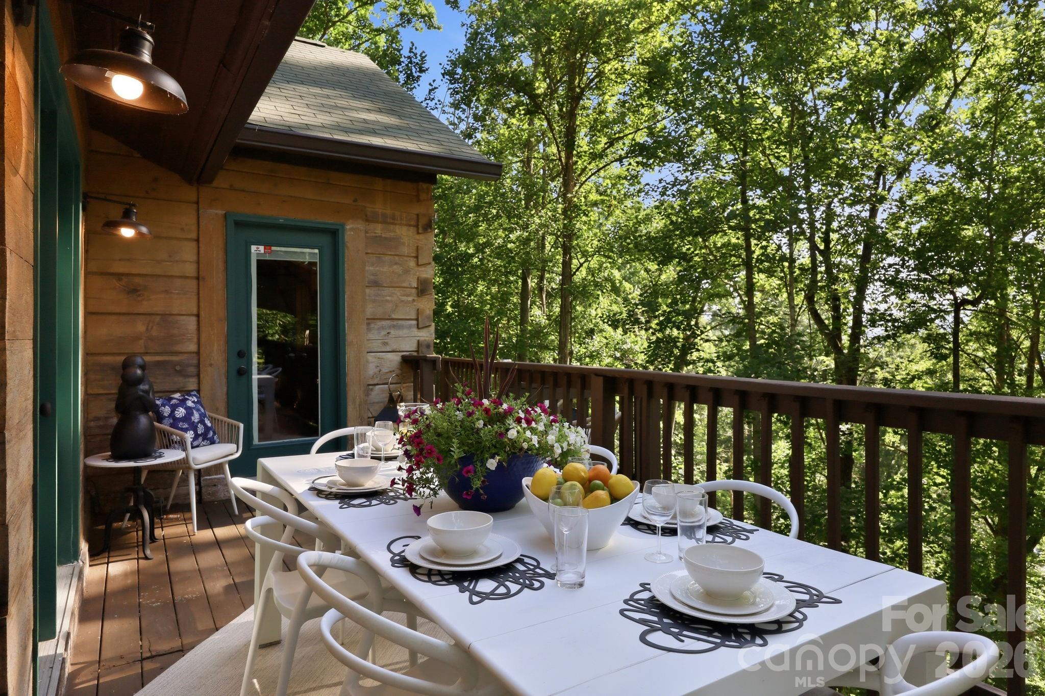 619 Leisure Lane — Burnsville