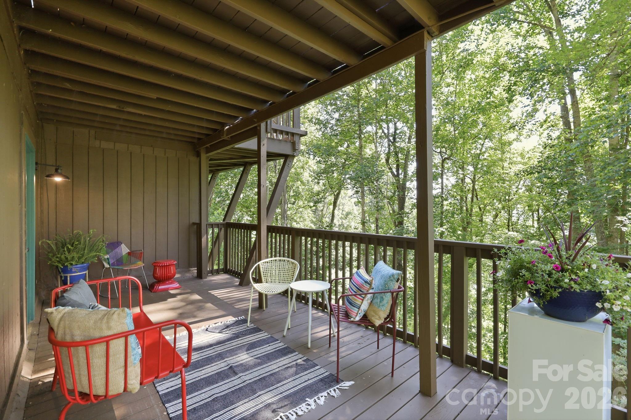 619 Leisure Lane — Burnsville