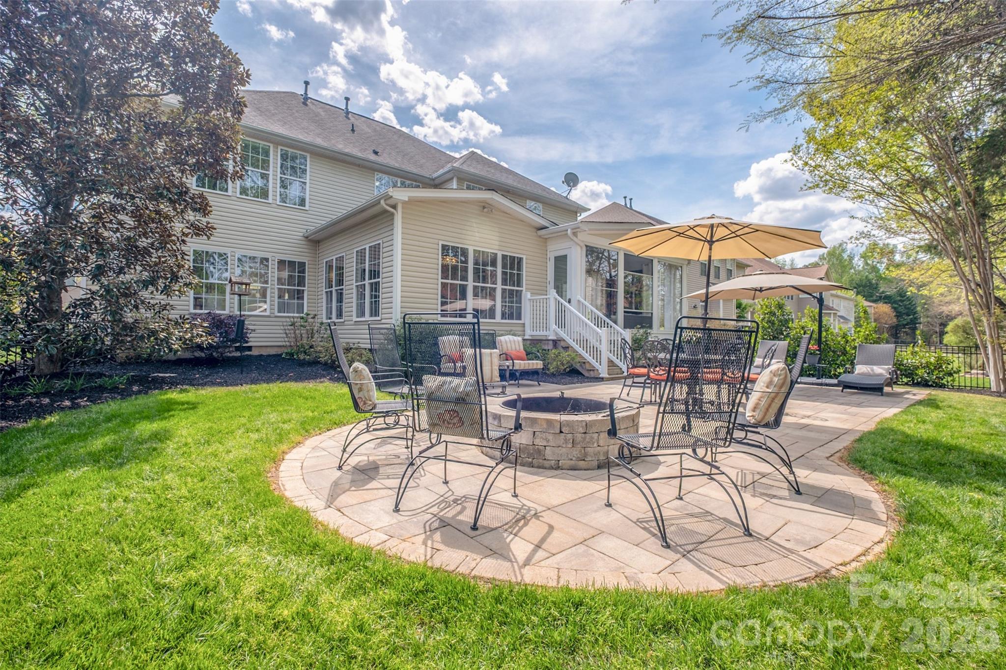 913 Grayscroft Drive — Waxhaw