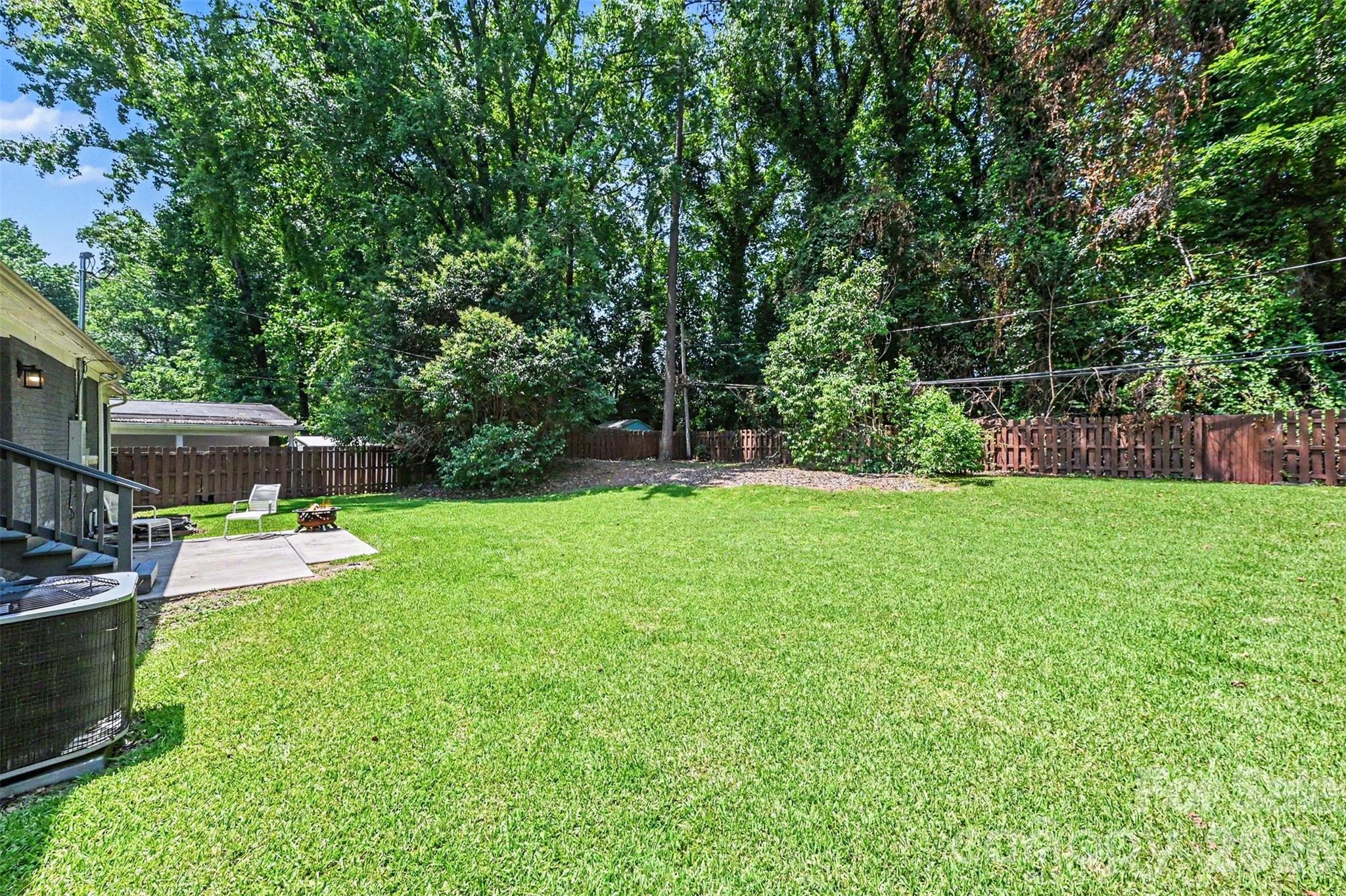 1027 Dresden Drive W — Charlotte
