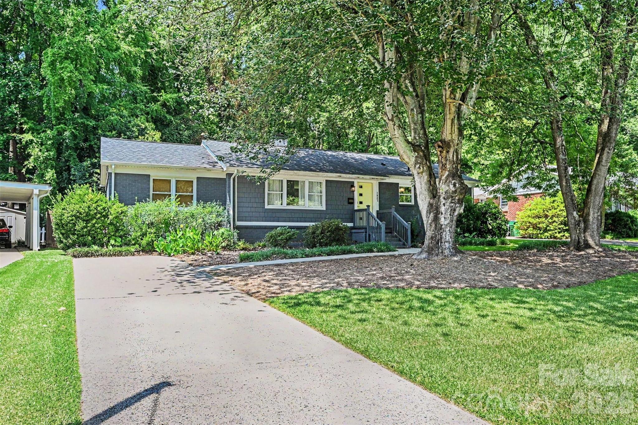 1027 Dresden Drive W — Charlotte