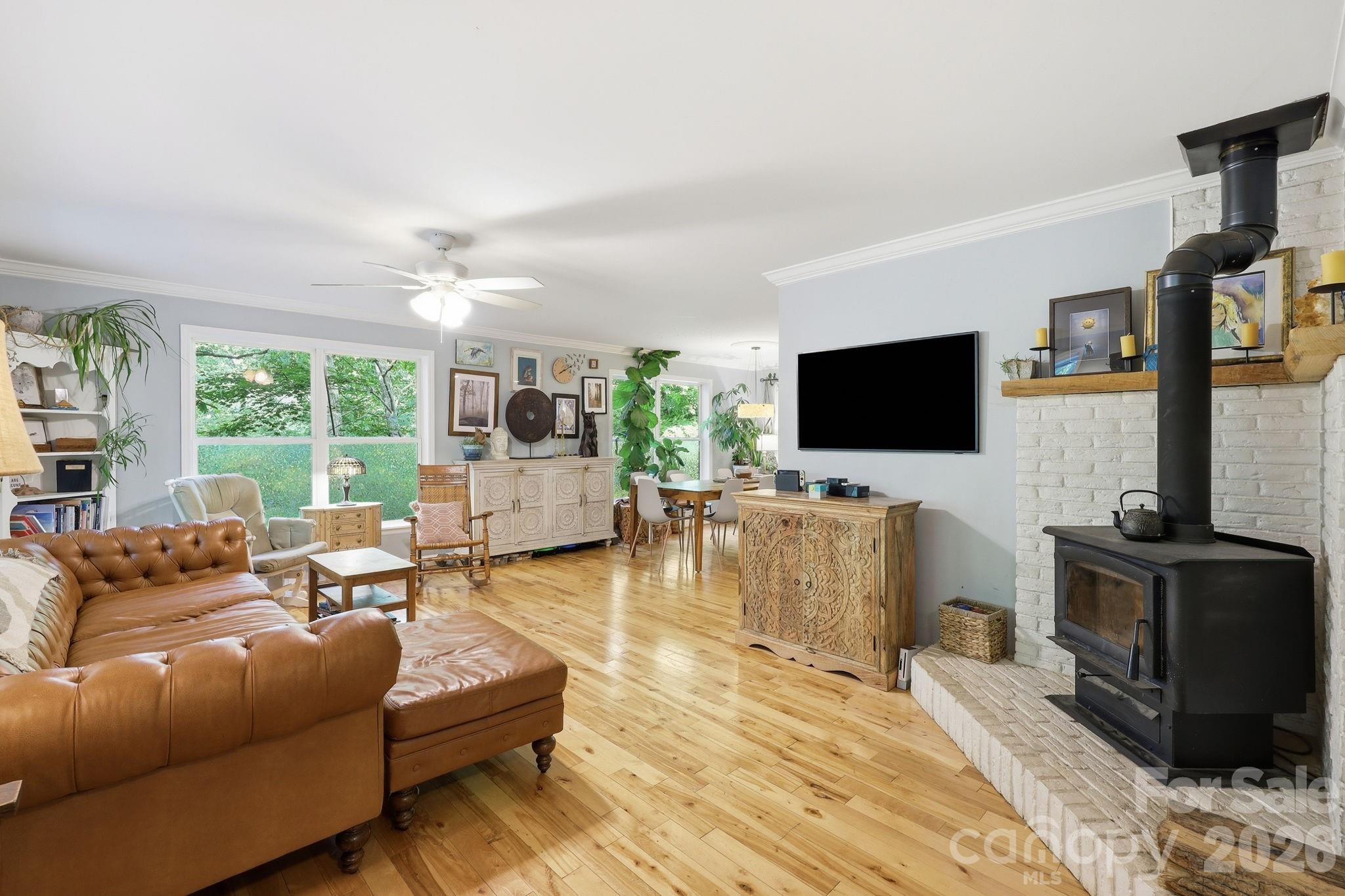 2 Coneflower Court — Black Mountain