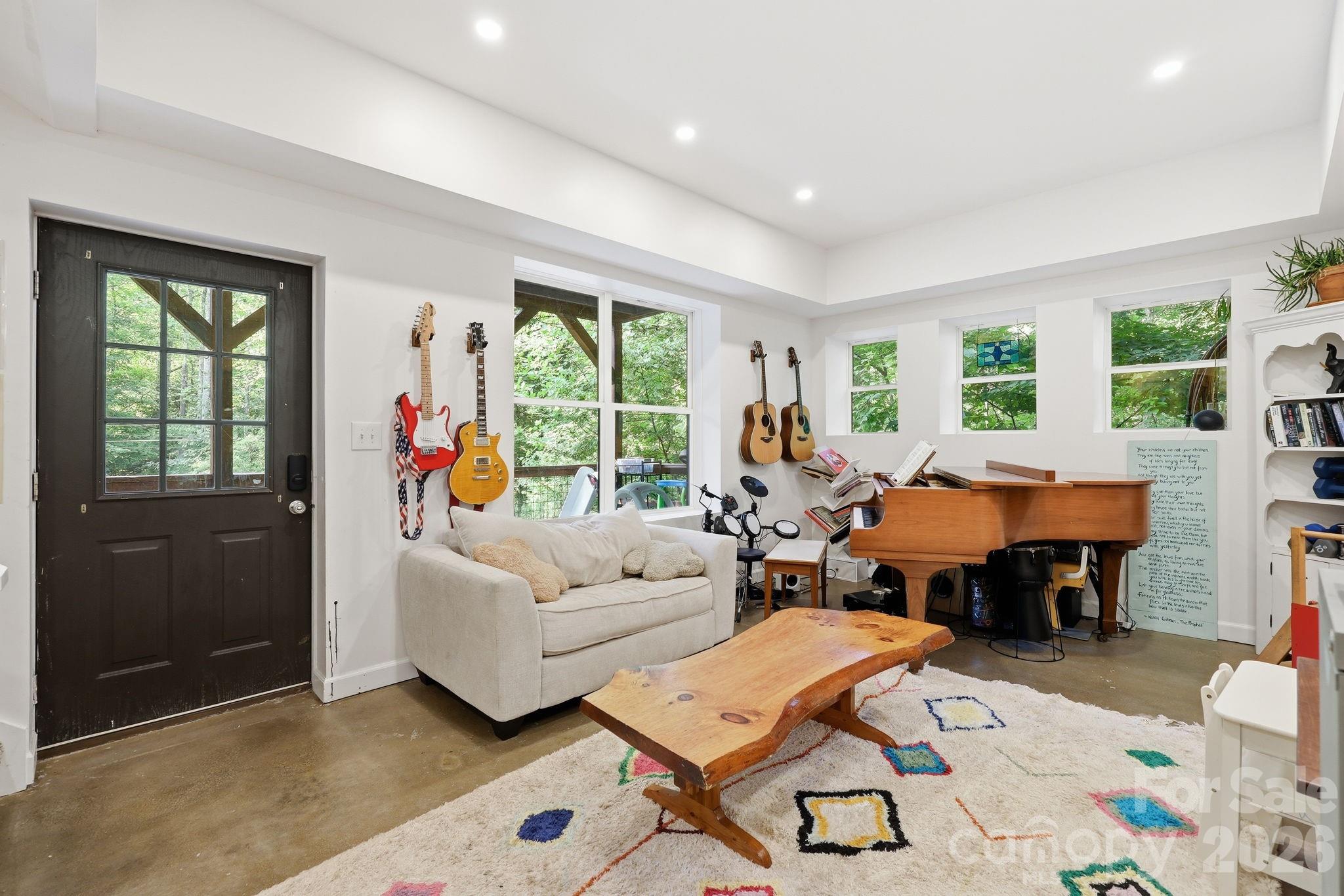 2 Coneflower Court — Black Mountain