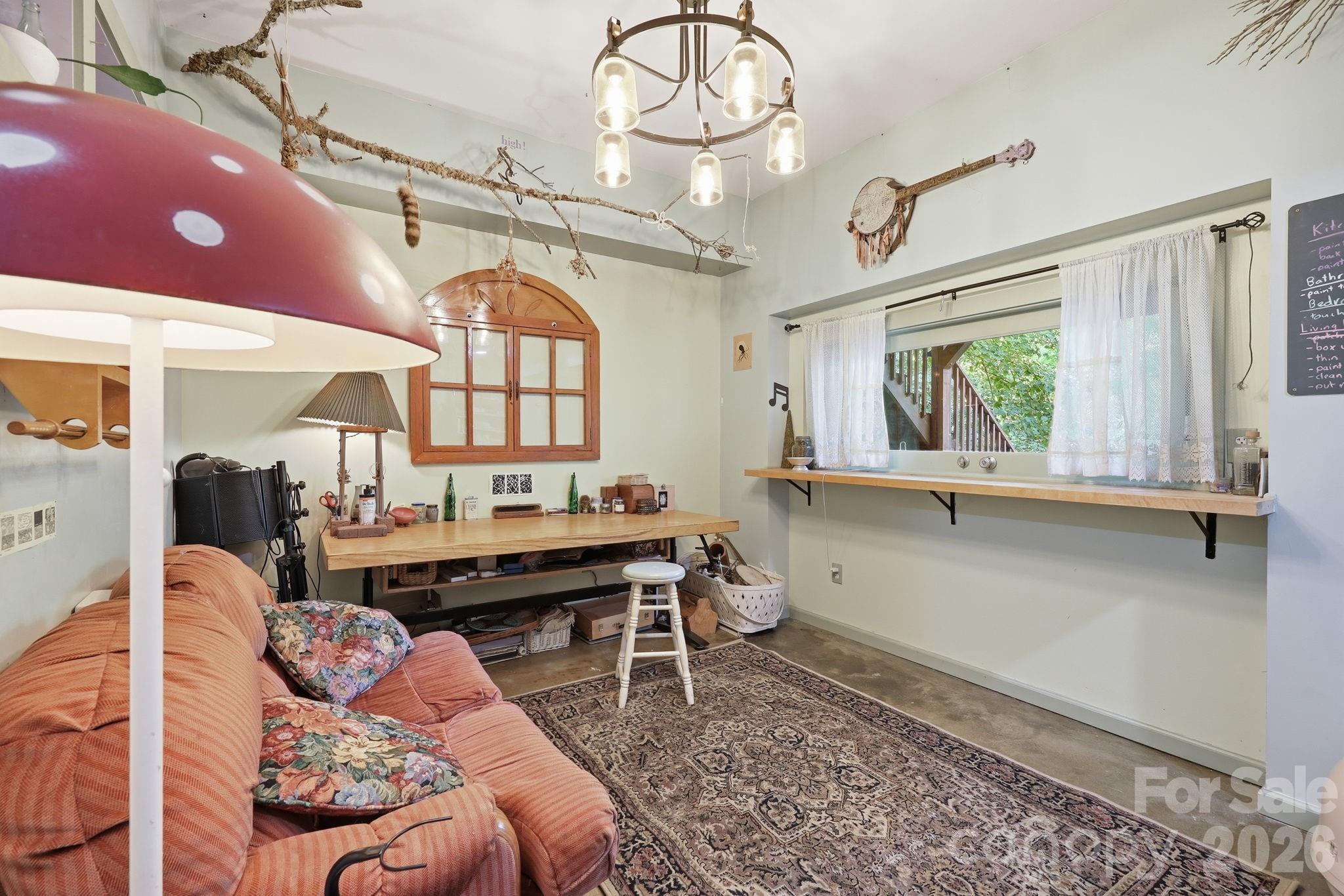 2 Coneflower Court — Black Mountain