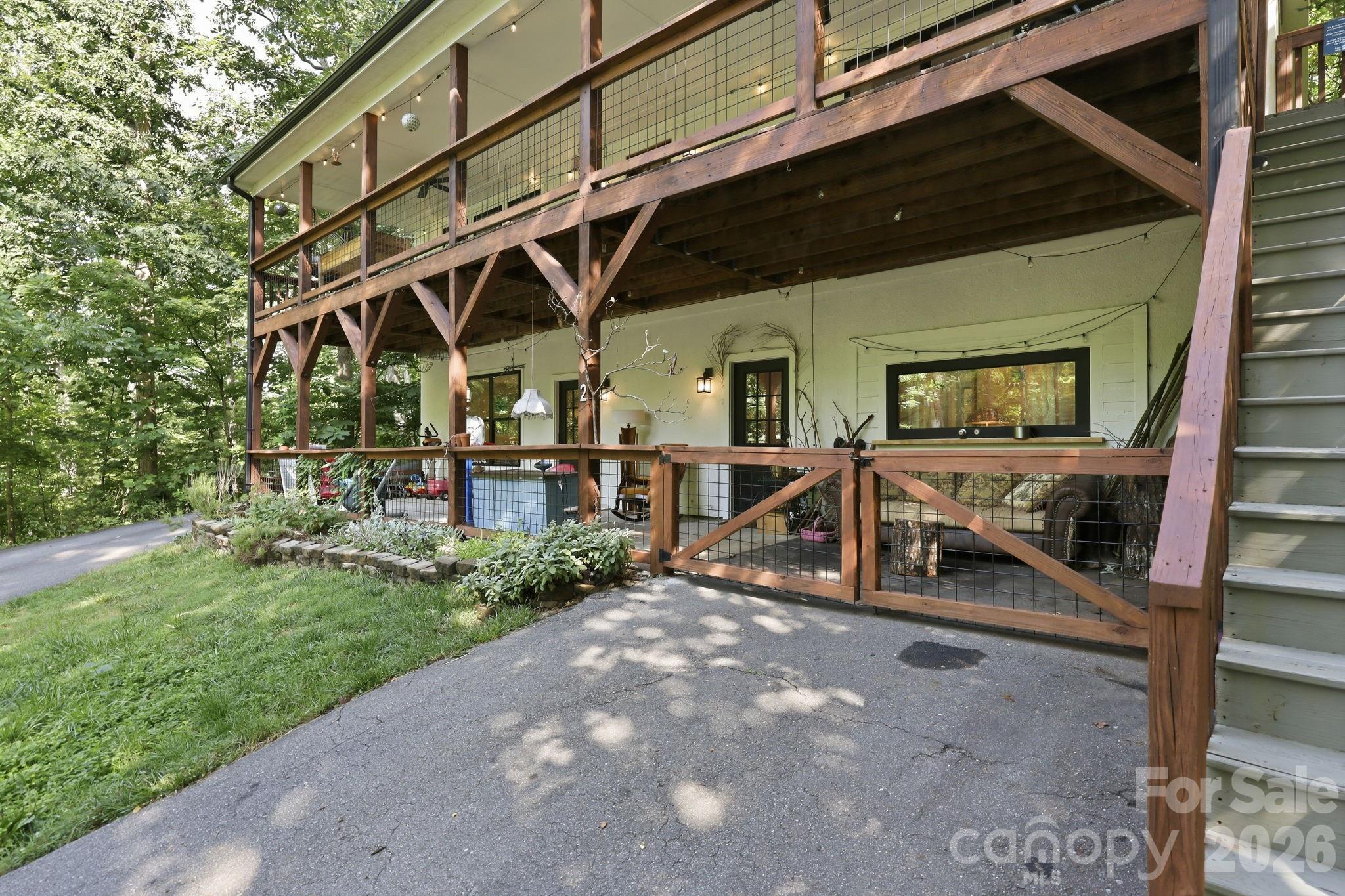 2 Coneflower Court — Black Mountain
