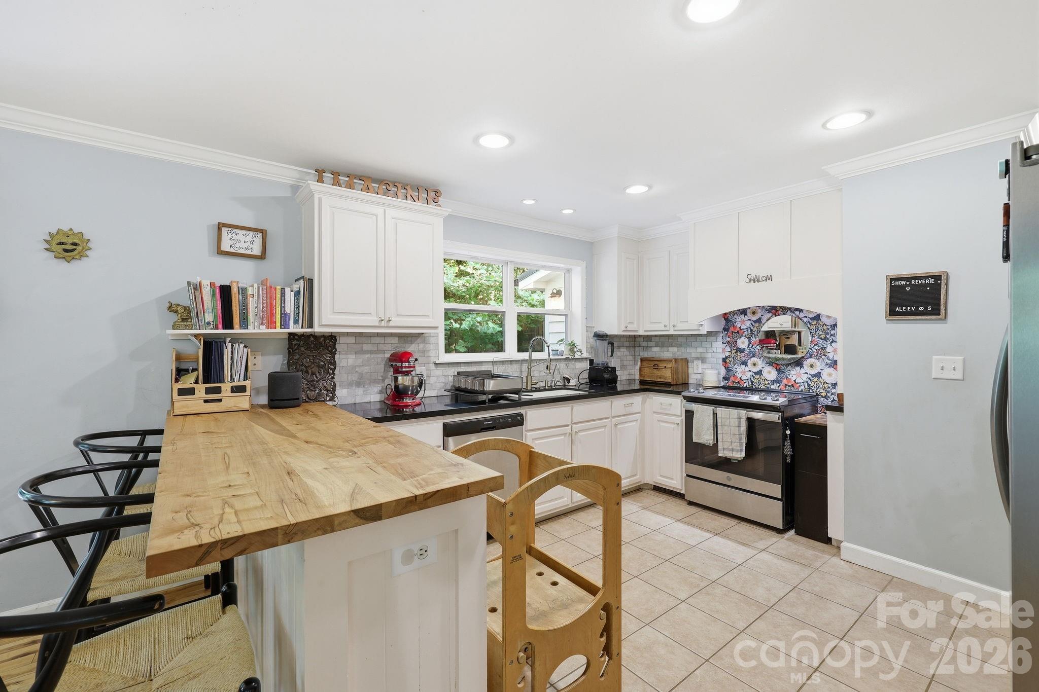 2 Coneflower Court — Black Mountain
