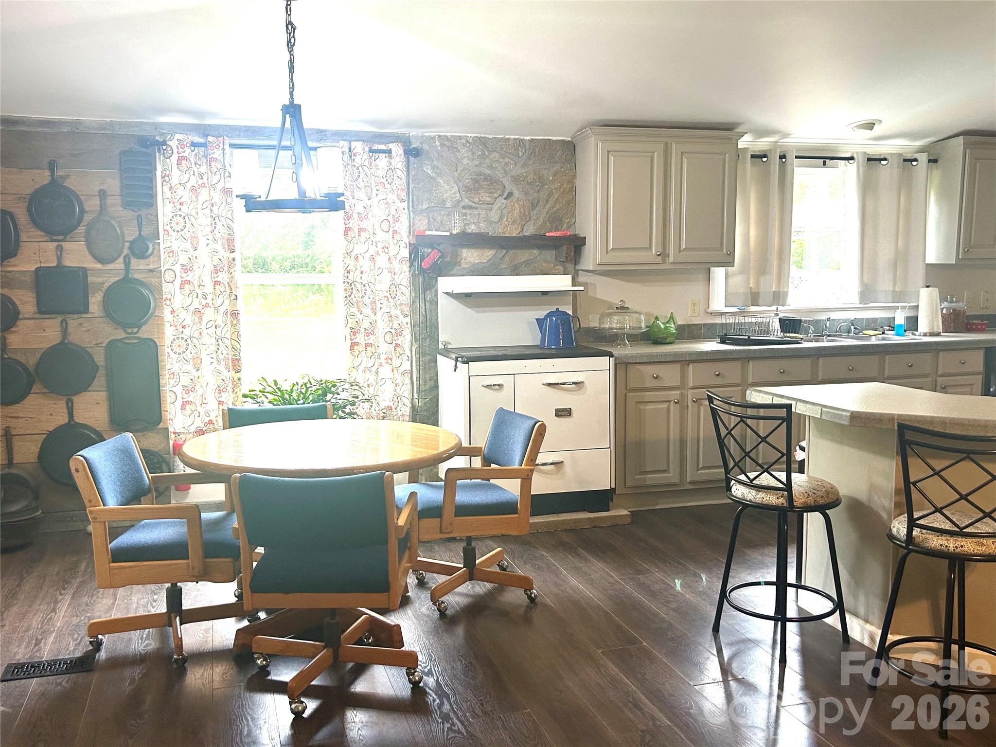 10755 NC 209 Highway — Hot Springs
