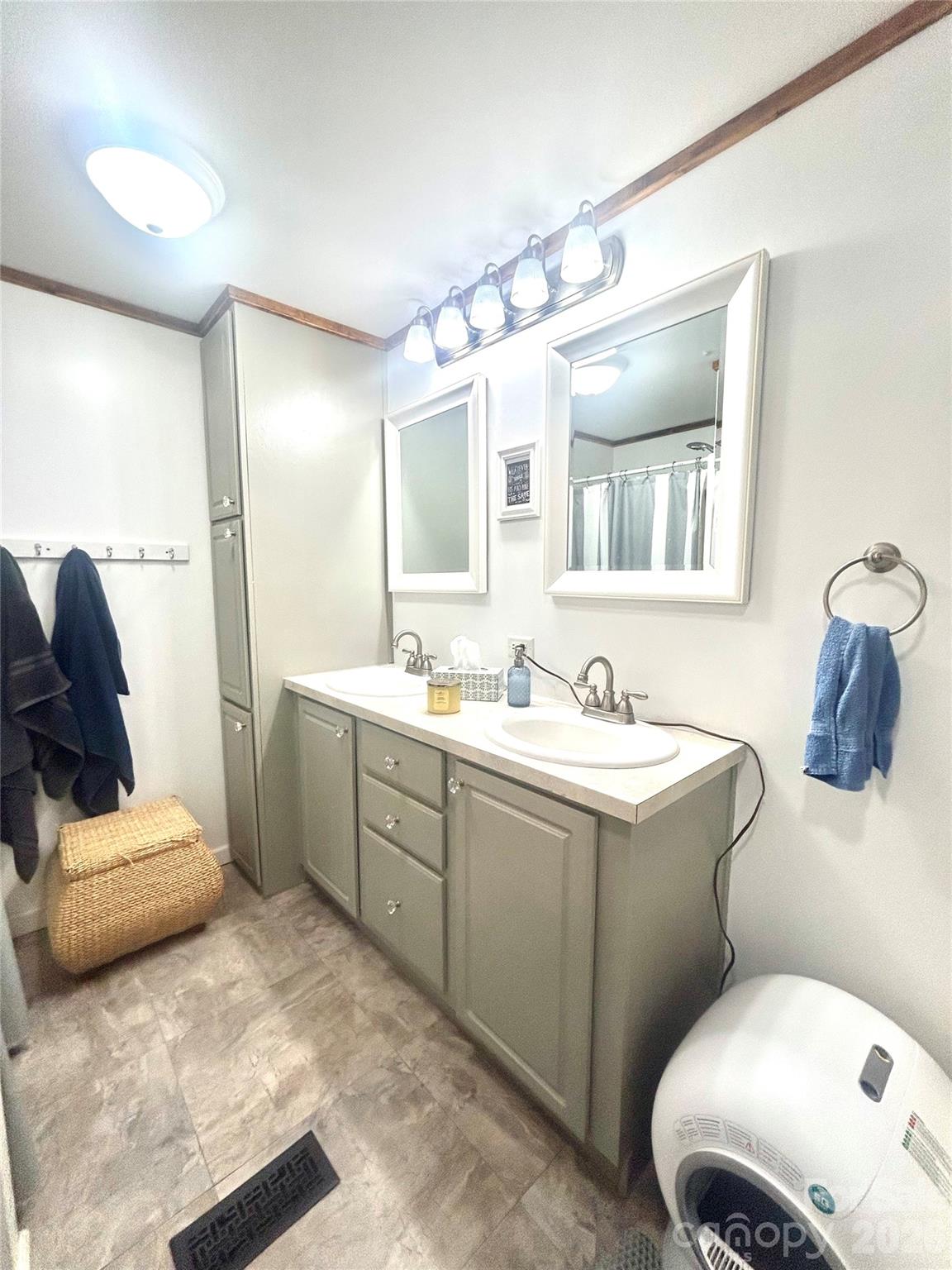 10755 NC 209 Highway — Hot Springs