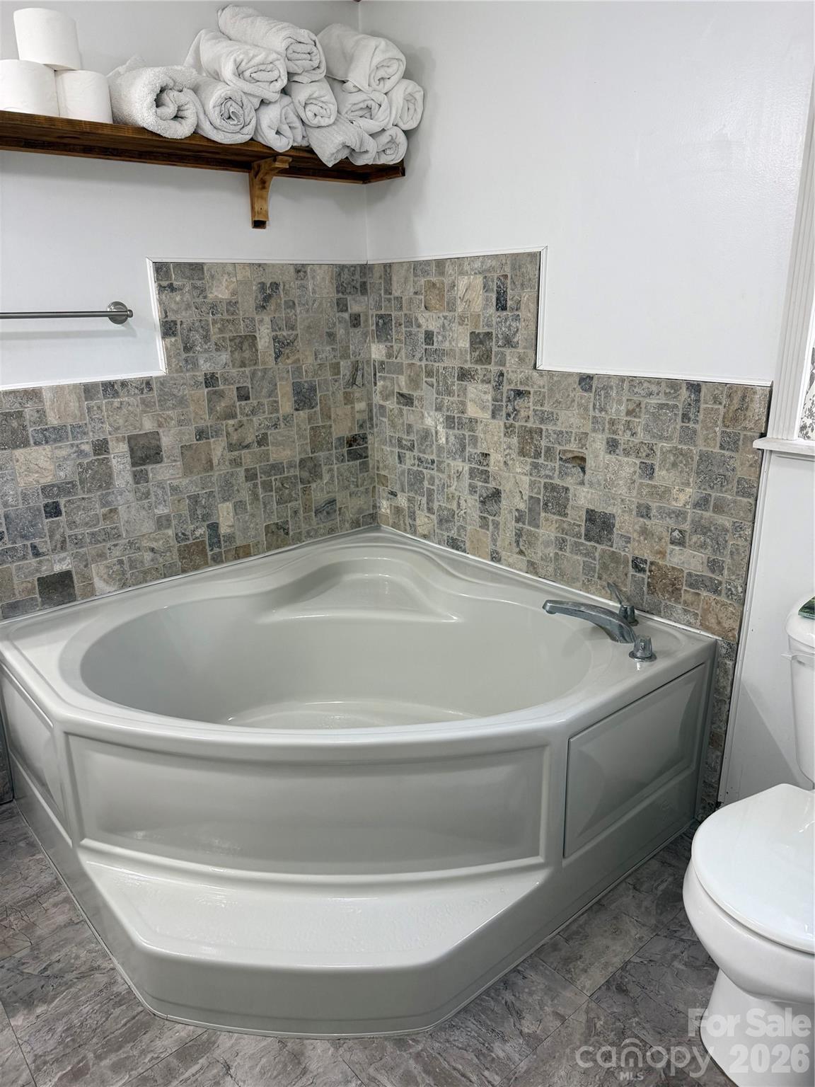 10755 NC 209 Highway — Hot Springs