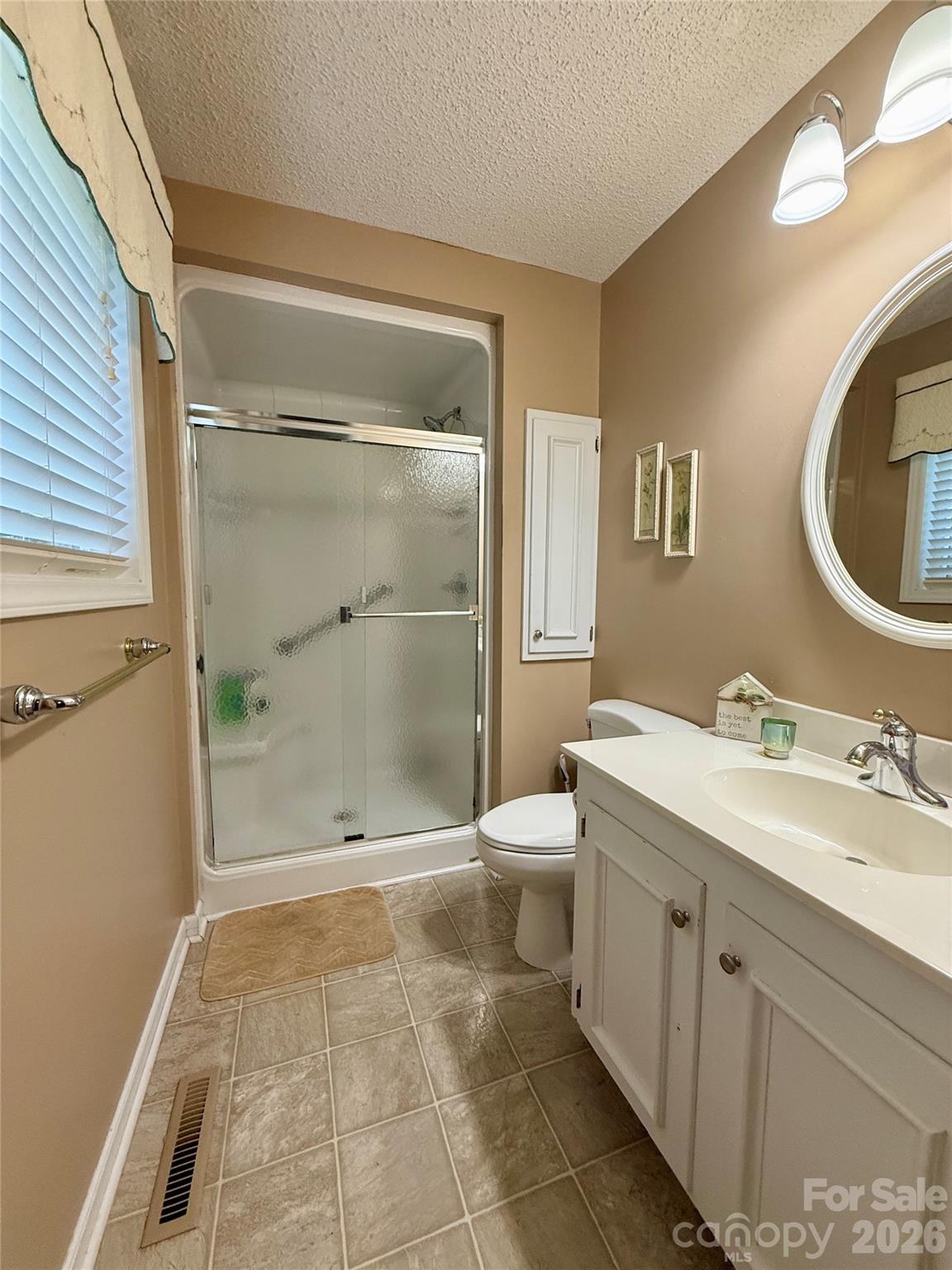 1100 Jennifer Lane — Cherryville