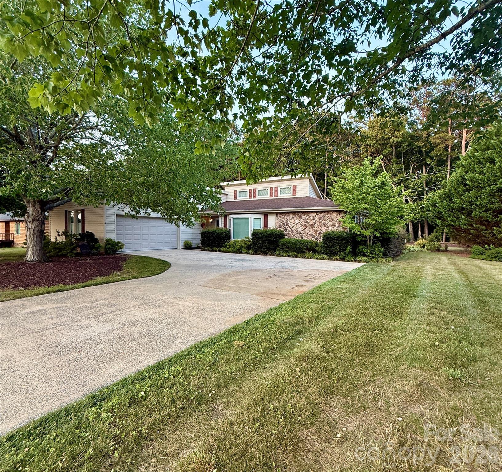 1100 Jennifer Lane — Cherryville