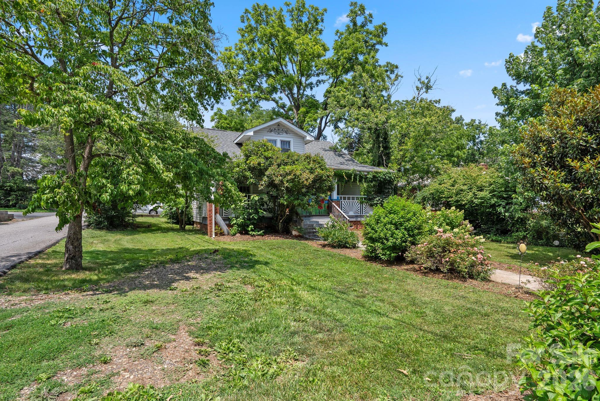 49 Church Street — Weaverville