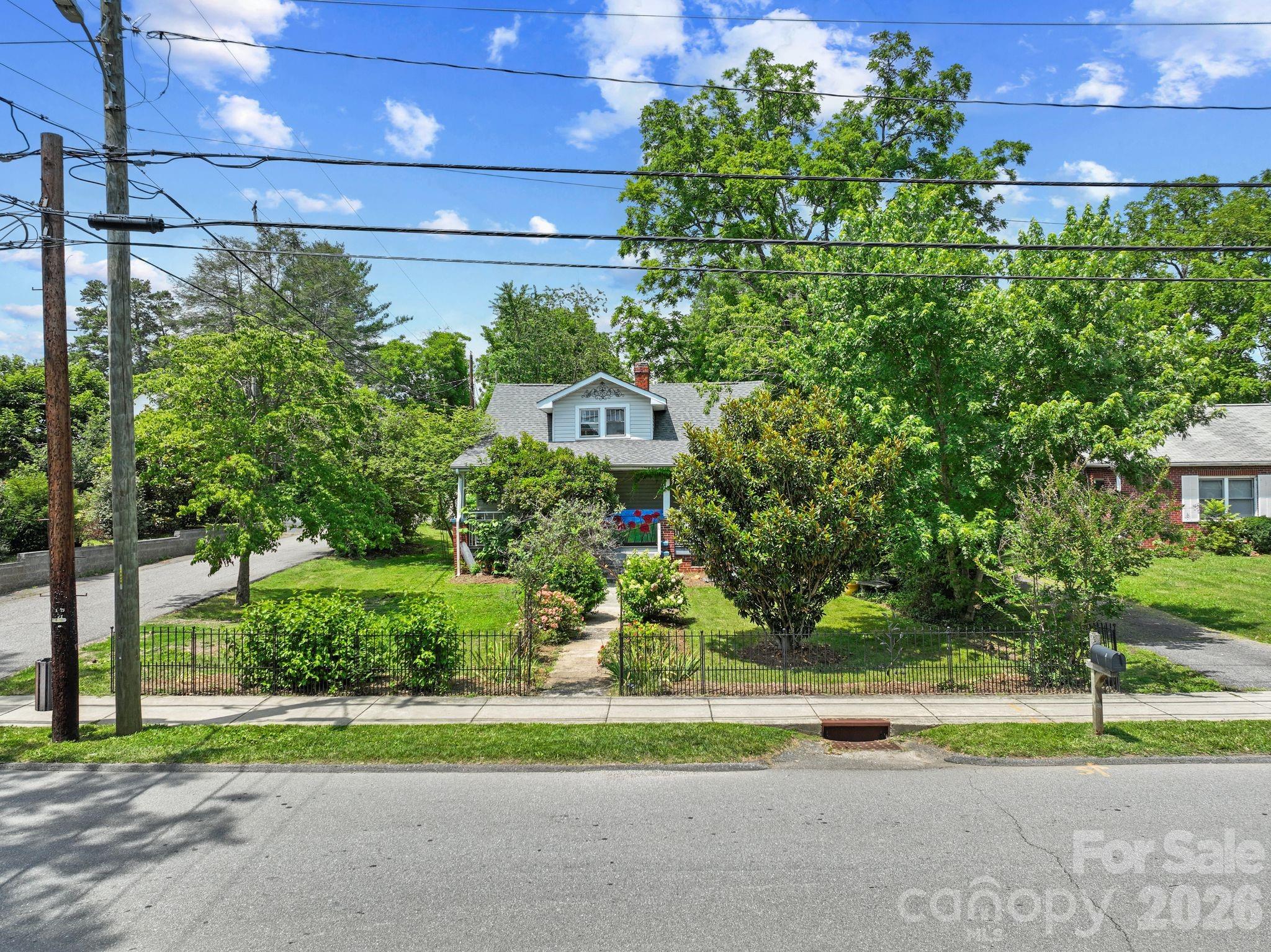 49 Church Street — Weaverville