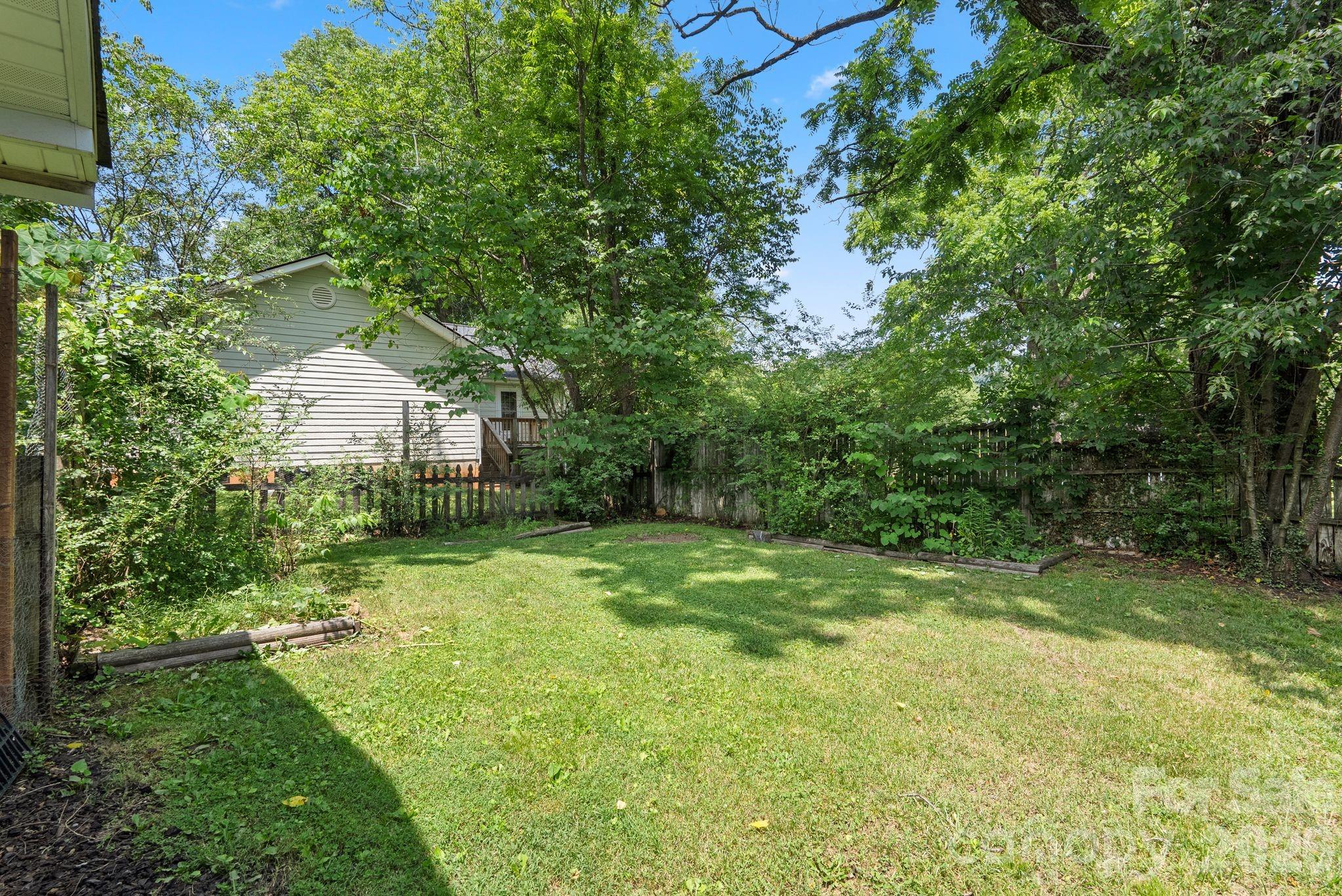 49 Church Street — Weaverville